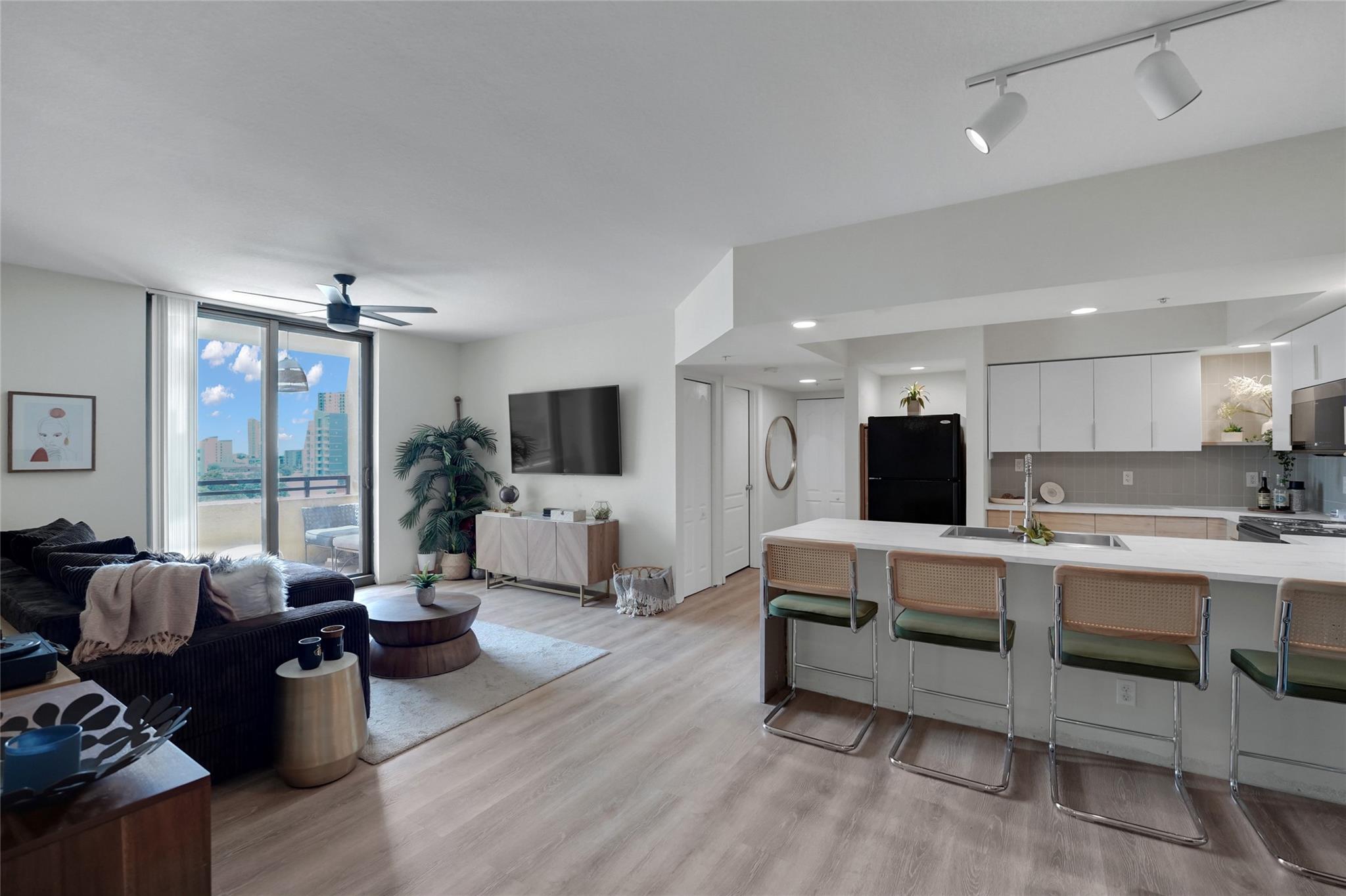 Photo for 100 N Federal Highway, 819, Fort Lauderdale, FL 33301 - listing #FX-10534404 100 N Federal Highway, 819, Fort Lauderdale, FL 33301