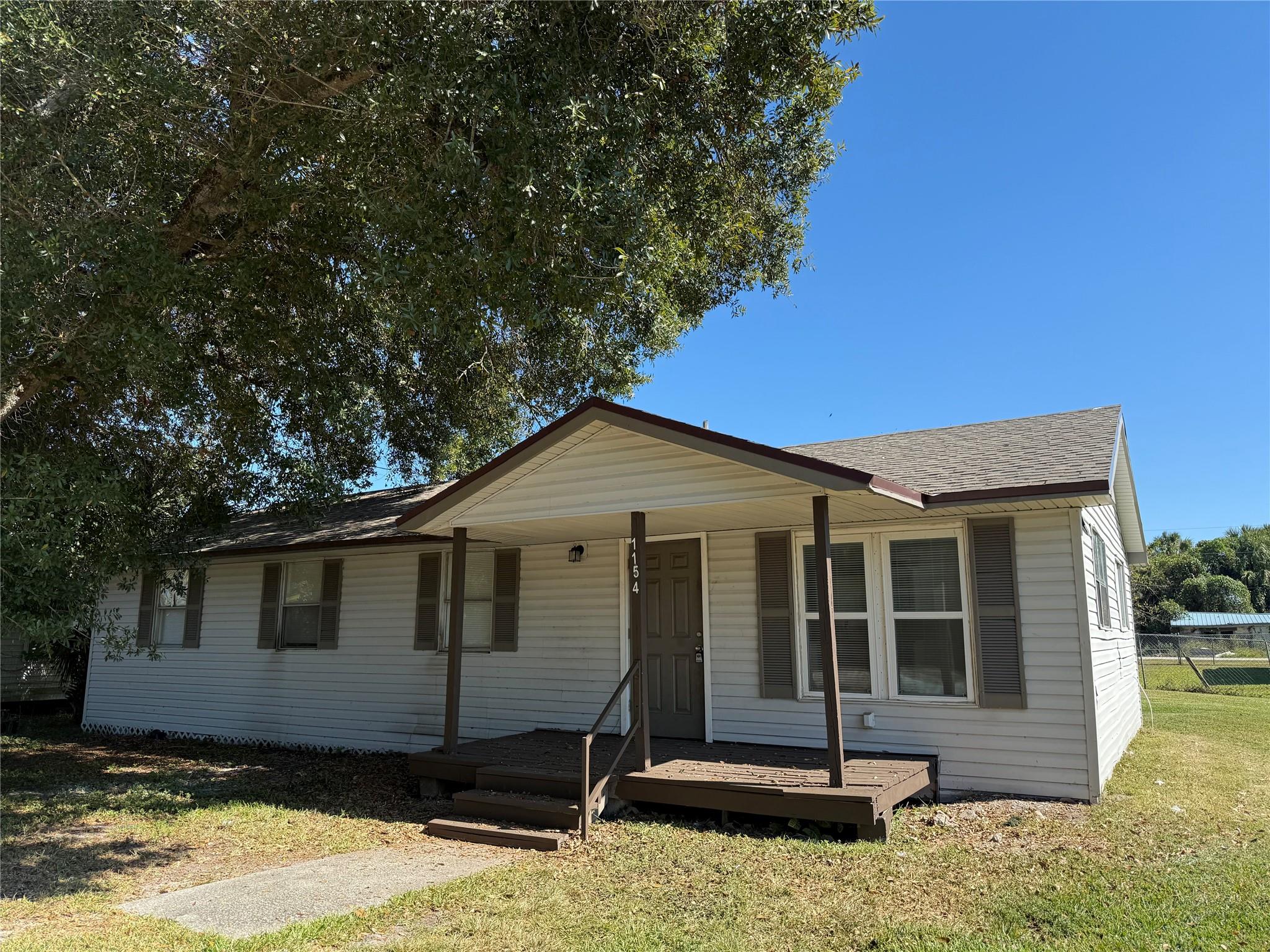 Photo for 1154 Gamble Street, Moore Haven, FL 33471 - listing #FX-10535625 1154 Gamble Street, Moore Haven, FL 33471