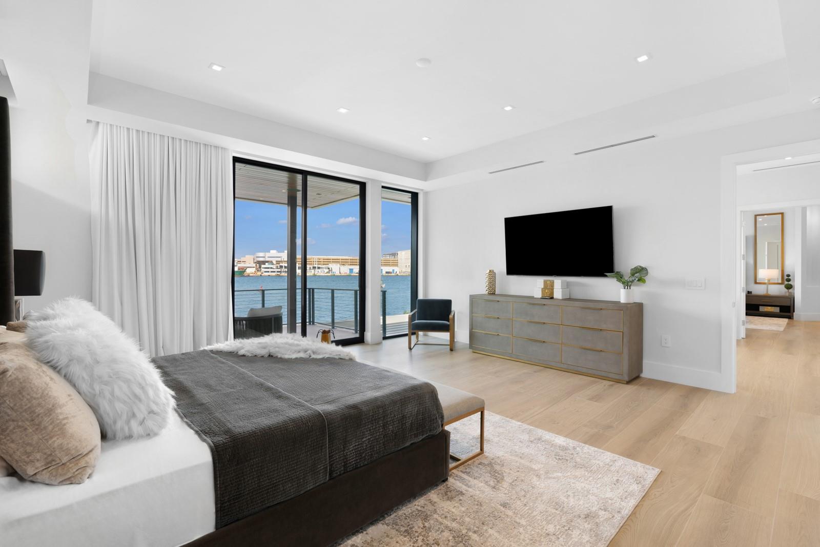 1957 Harbourview Drive, Fort Lauderdale, FL 33316