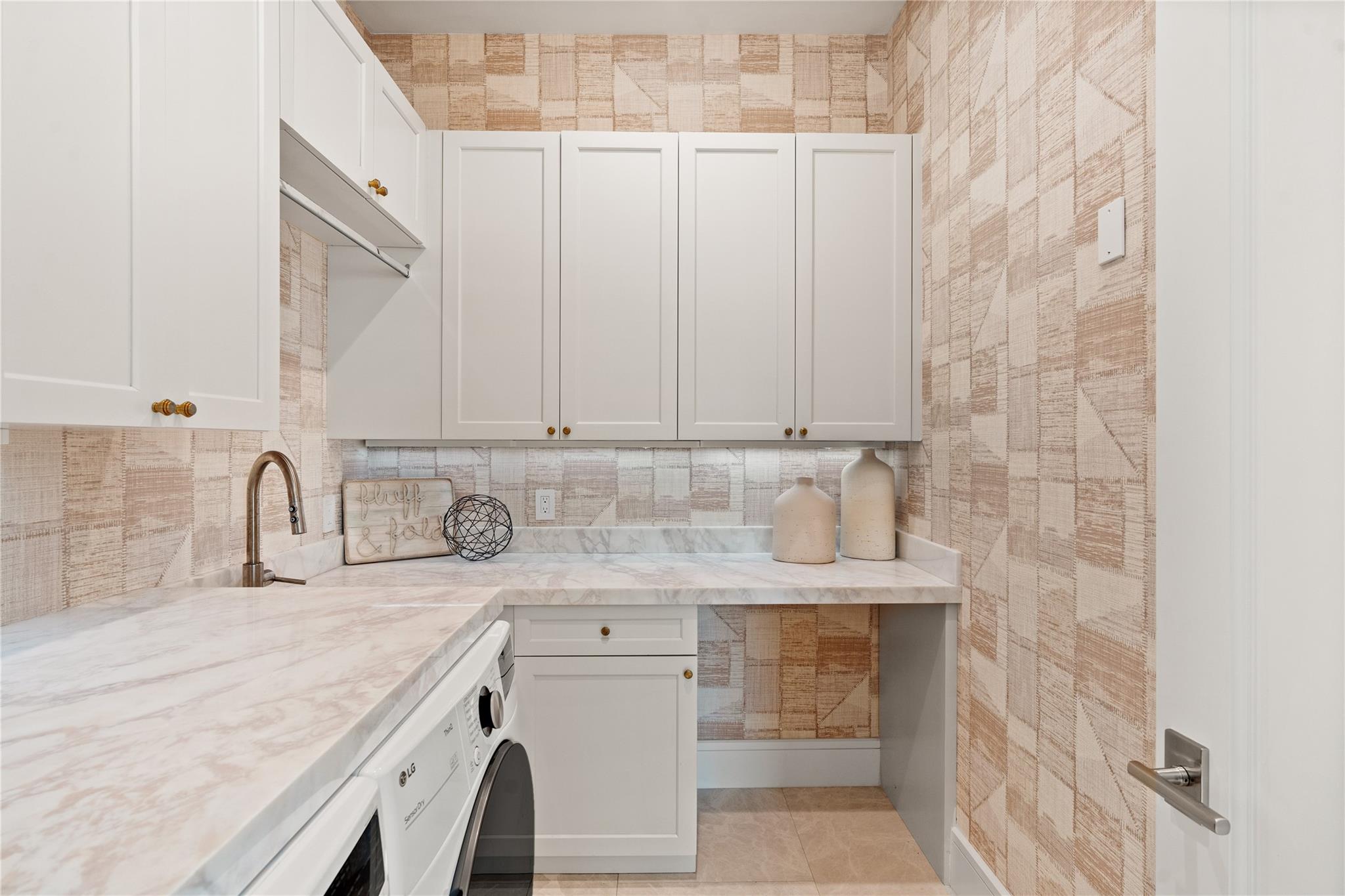 2300 NE 34th Court, Lighthouse Point, FL 33064