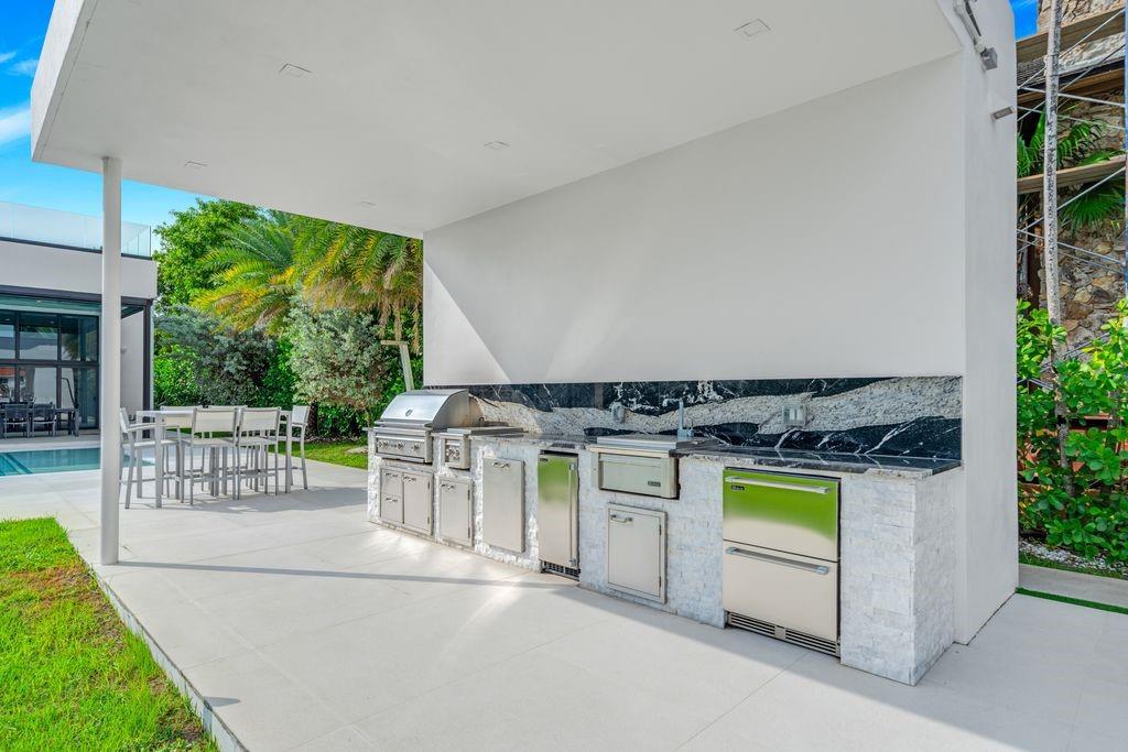 19 Gatehouse Road, Sea Ranch Lakes, FL 33308