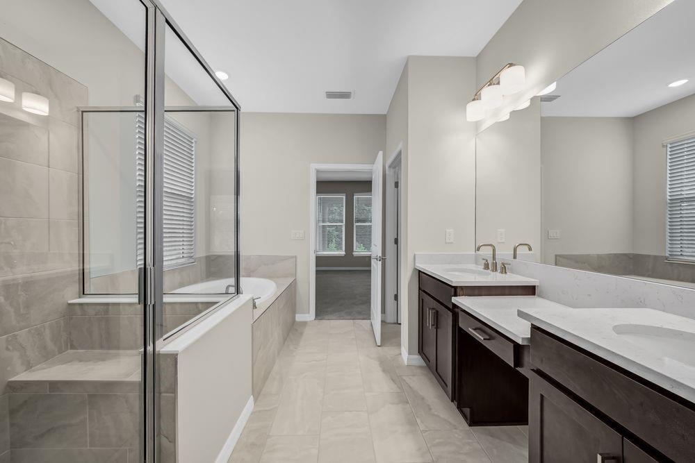 621 SE Ranch Oak Circle ~ Ready Now