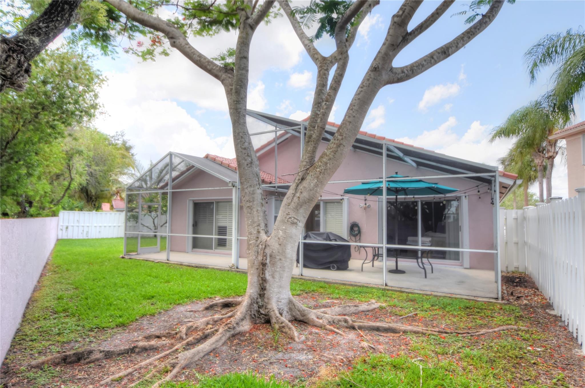 Photo for 98 Gables Boulevard, Weston, FL 33326 - Listing #FX-10506101 98 Gables Boulevard, Weston, FL 33326