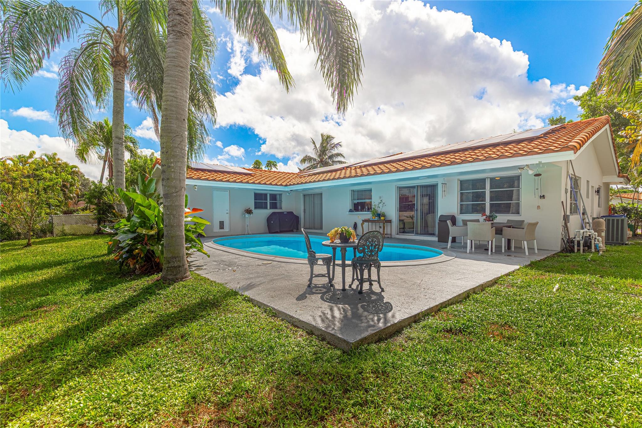 Waterfront lot , covered patio, below ground pool