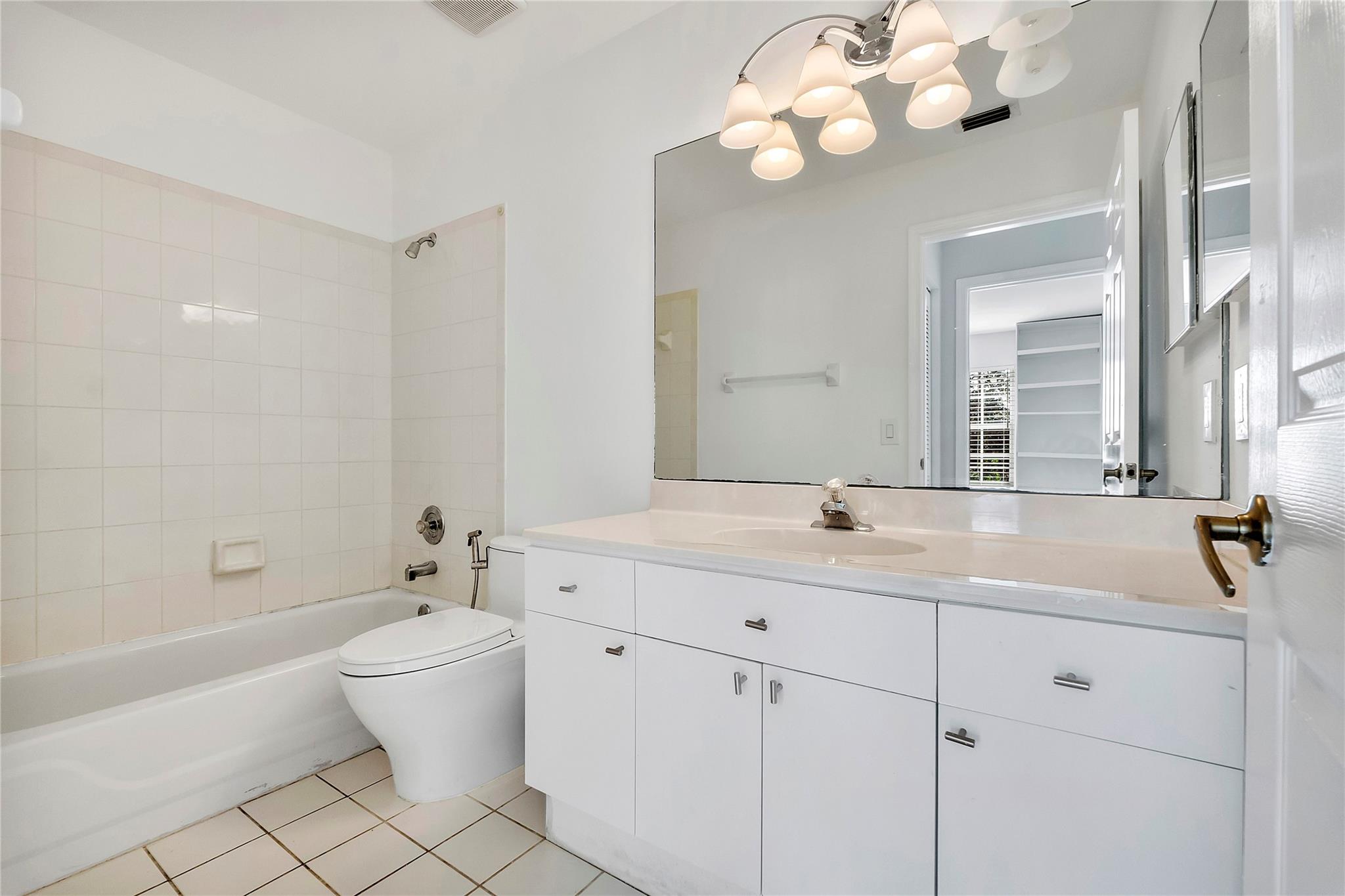 11571 NW 4th Mnr, Coral Springs, FL 33071