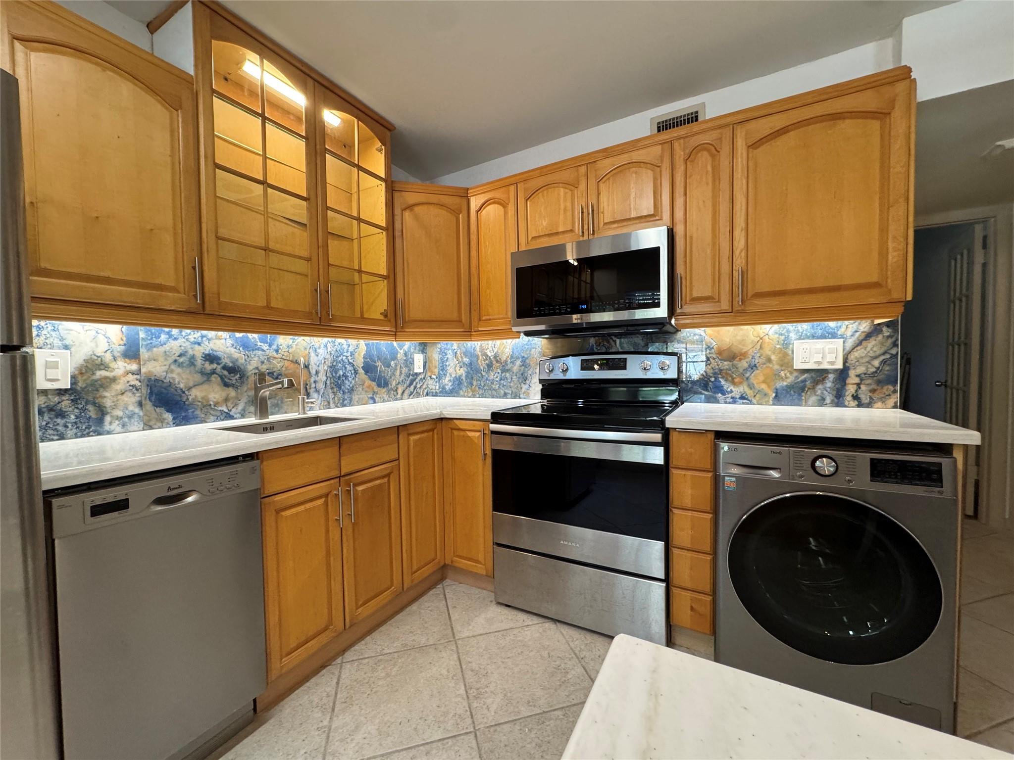 Photo for 815 NE 28th Street, 104, Wilton Manors, FL 33334 - Listing #FX-10492542 815 NE 28th Street, 104, Wilton Manors, FL 33334