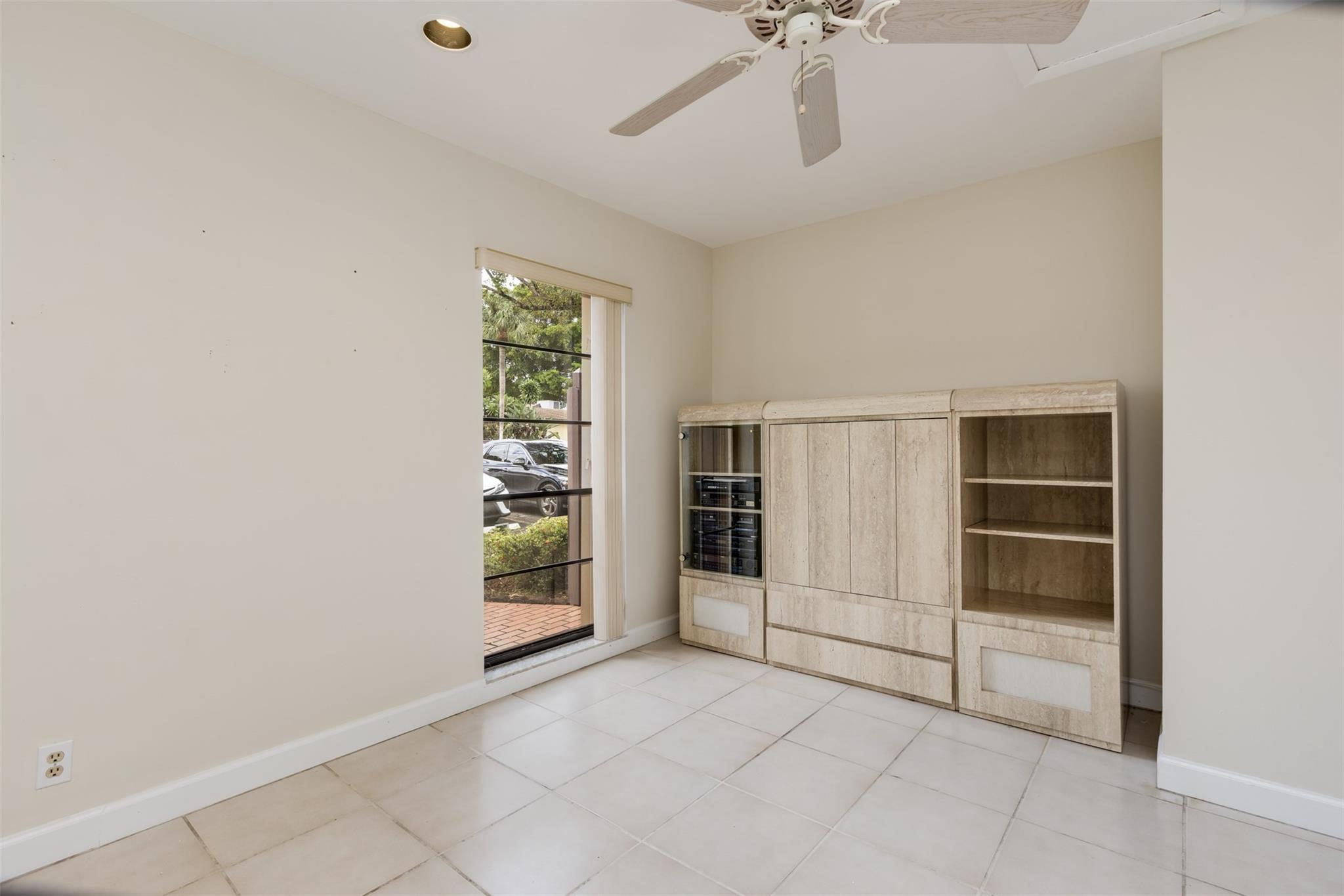 450 Briarwood Circle 2, Hollywood, FL 33024