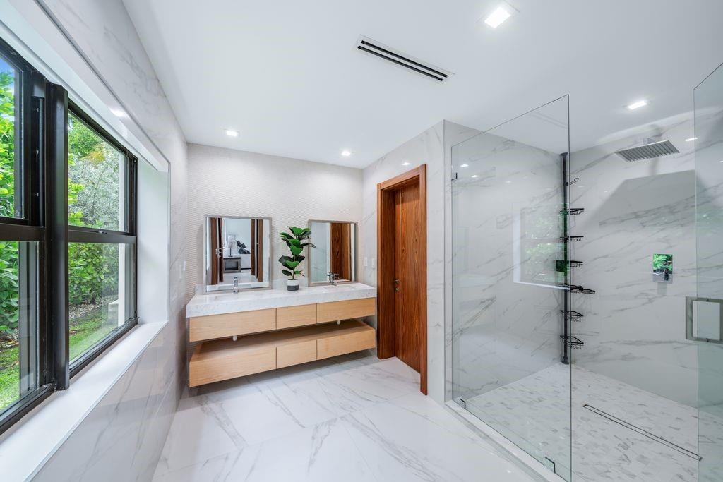 19 Gatehouse Road, Sea Ranch Lakes, FL 33308