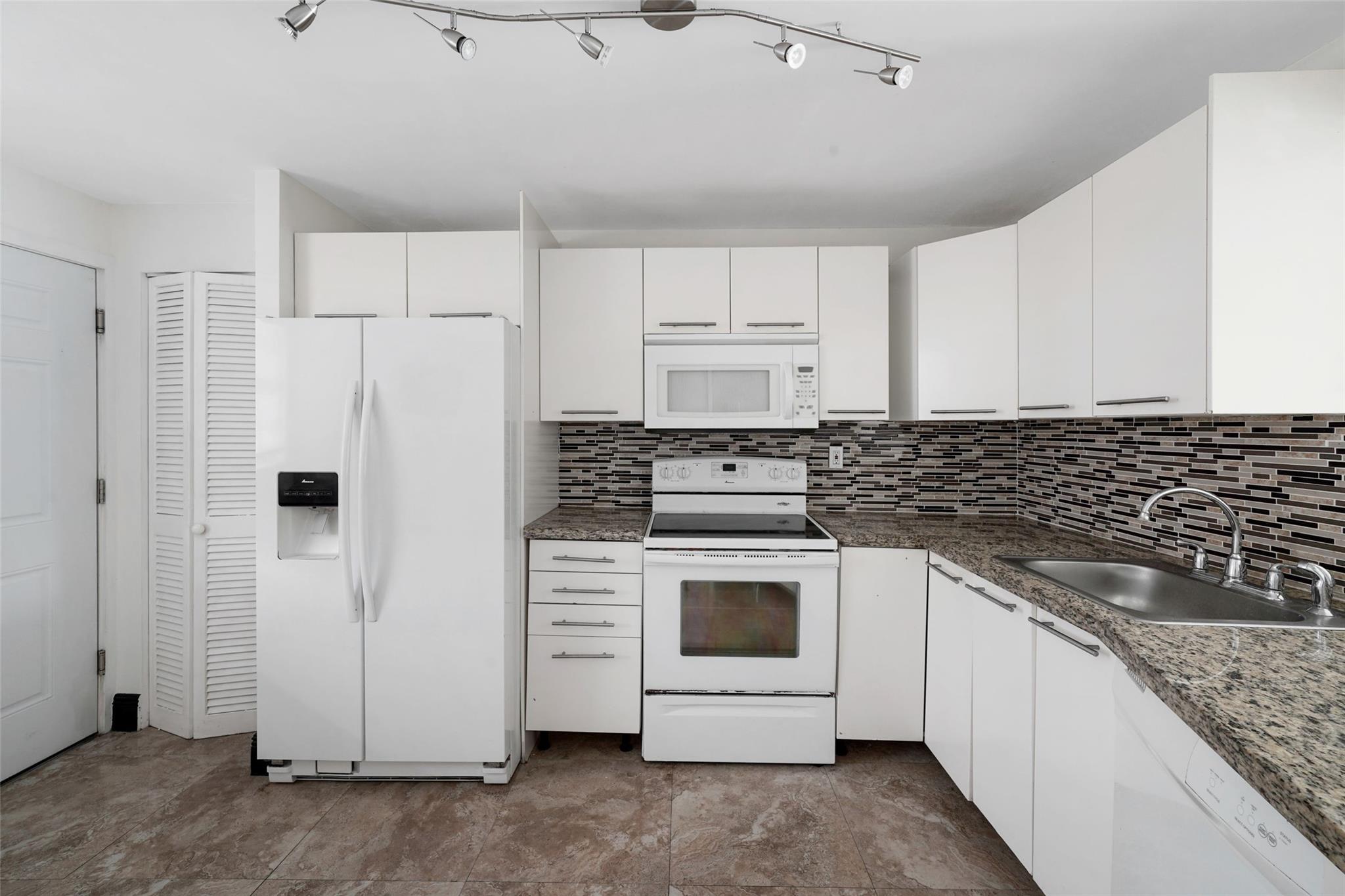 Photo for 1750 NE 191st Street, 519, Miami, FL 33179 - Listing #FX-10506230 1750 NE 191st Street, 519, Miami, FL 33179