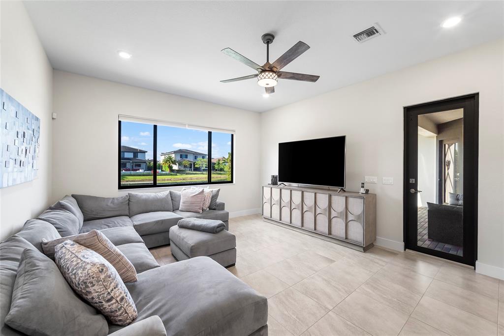 Photo for 10410 S Lago Vista Circle, Parkland, FL 33076 - Listing #FX-10434740 10410 S Lago Vista Circle, Parkland, FL 33076