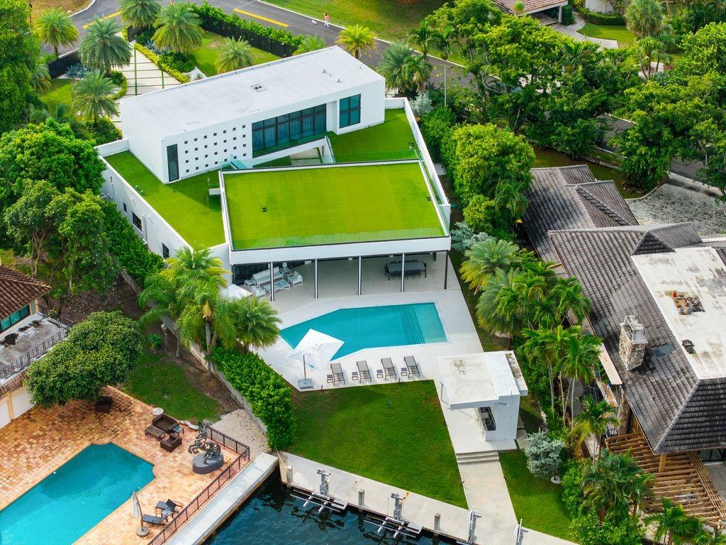 19 Gatehouse Road, Sea Ranch Lakes, FL 33308