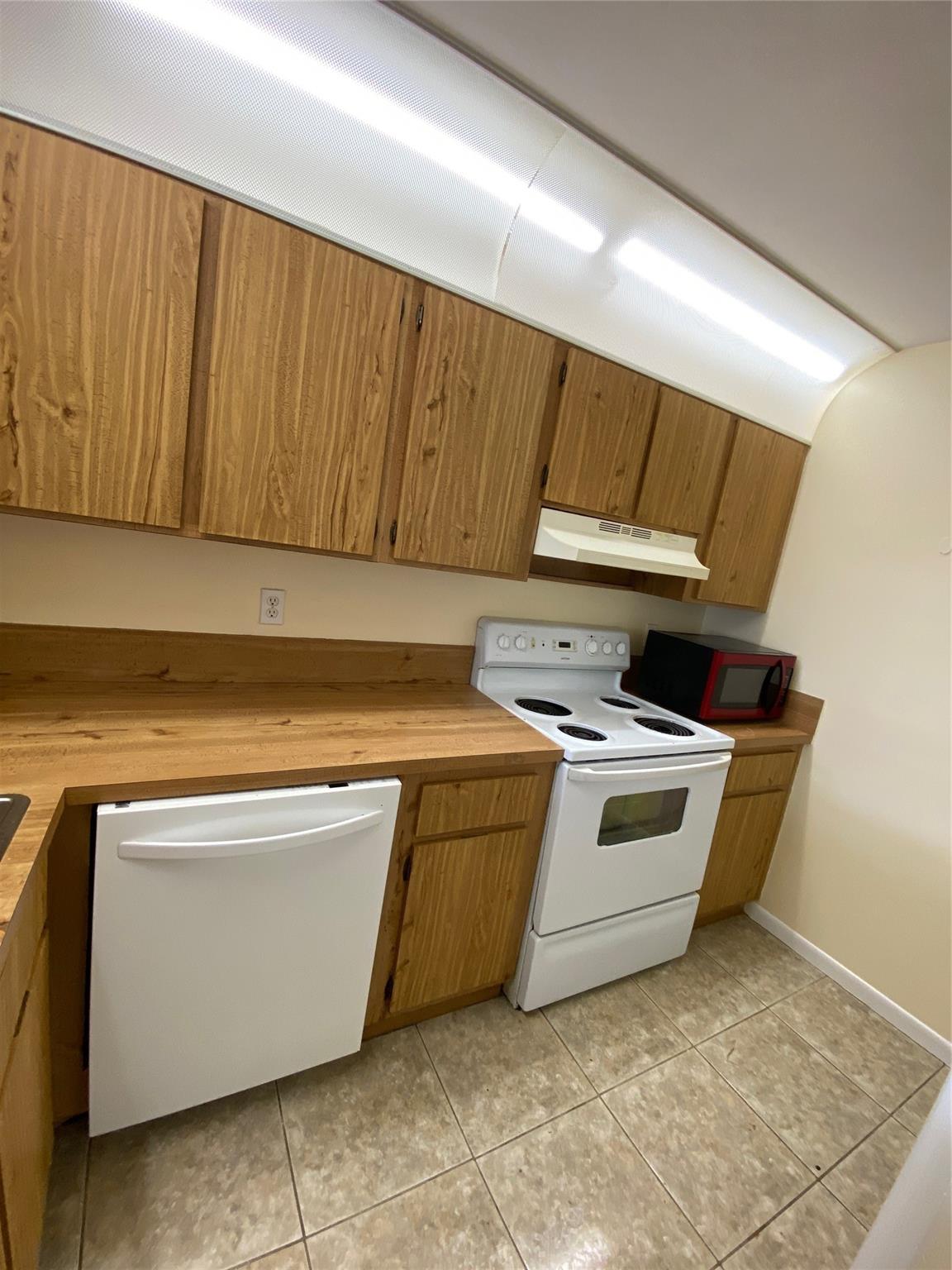 848 Twin Lakes Drive 19-G, Coral Springs, FL 33071