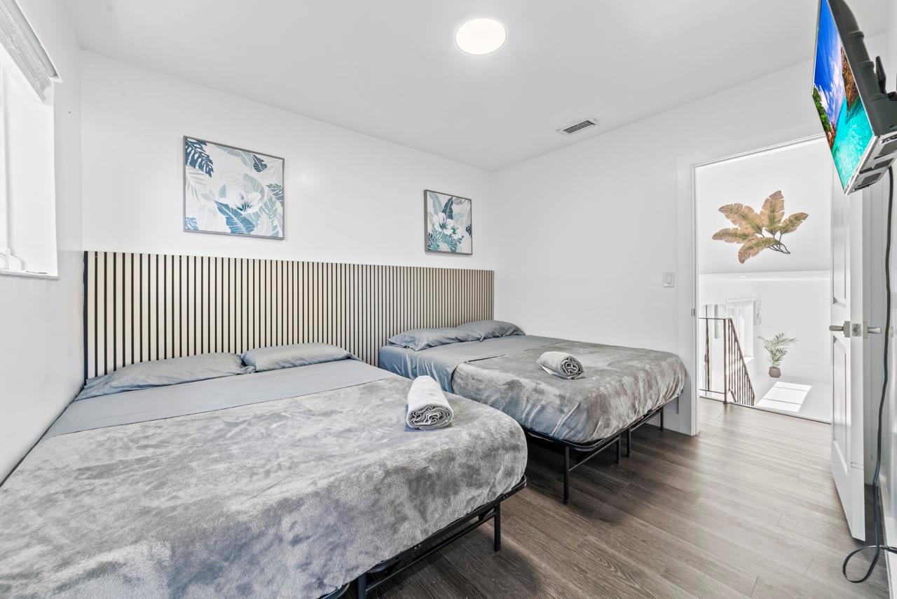 1215 NE 200th Street, Miami, FL 33179