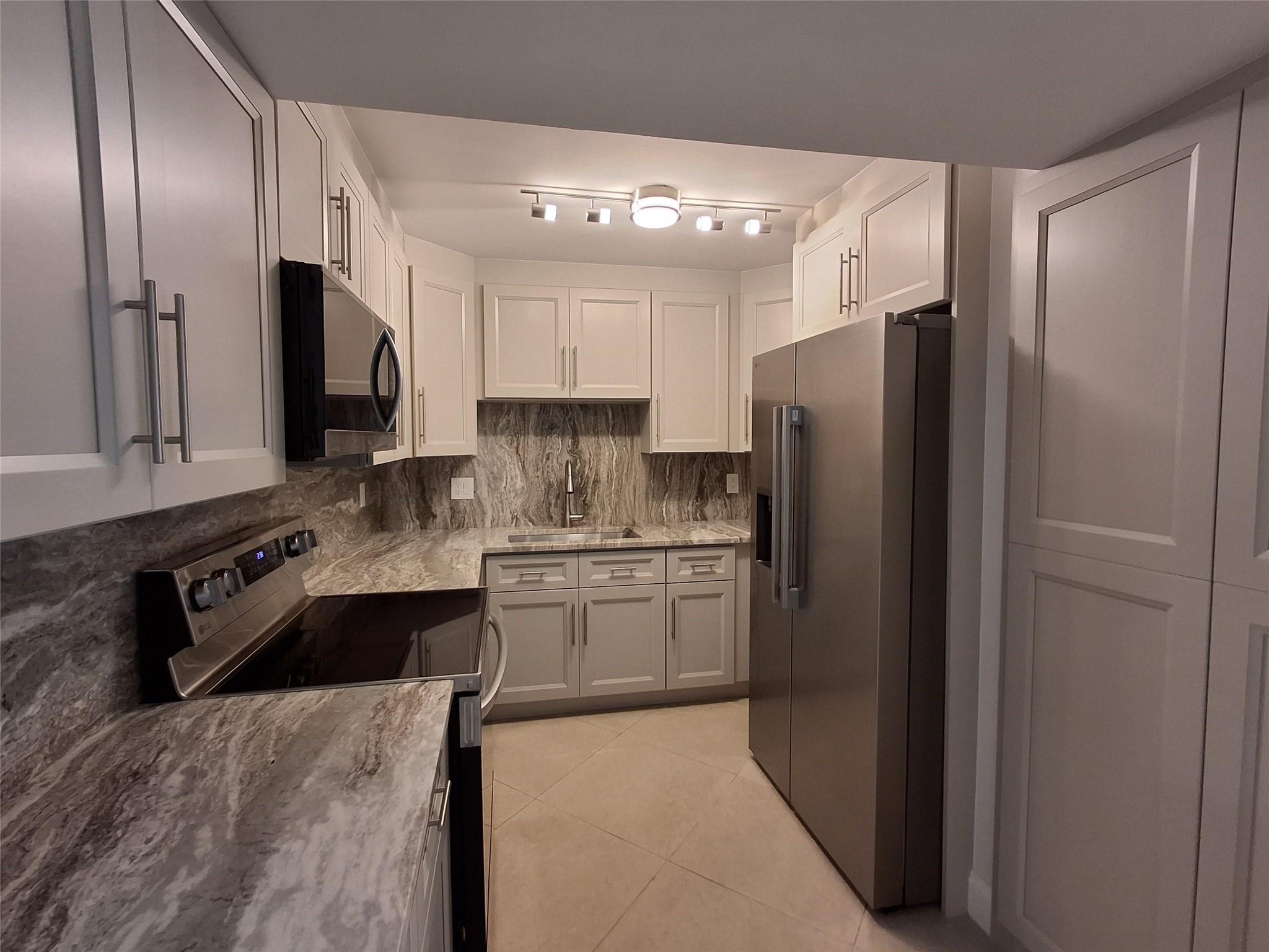 8763 Shadow Wood Boulevard 202, Coral Springs, FL 33071