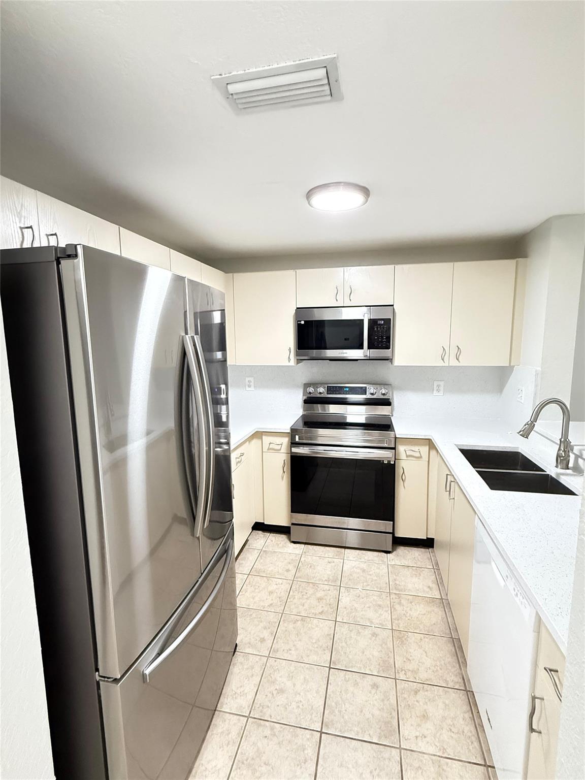 2901 Riverside Drive 102, Coral Springs, FL 33065