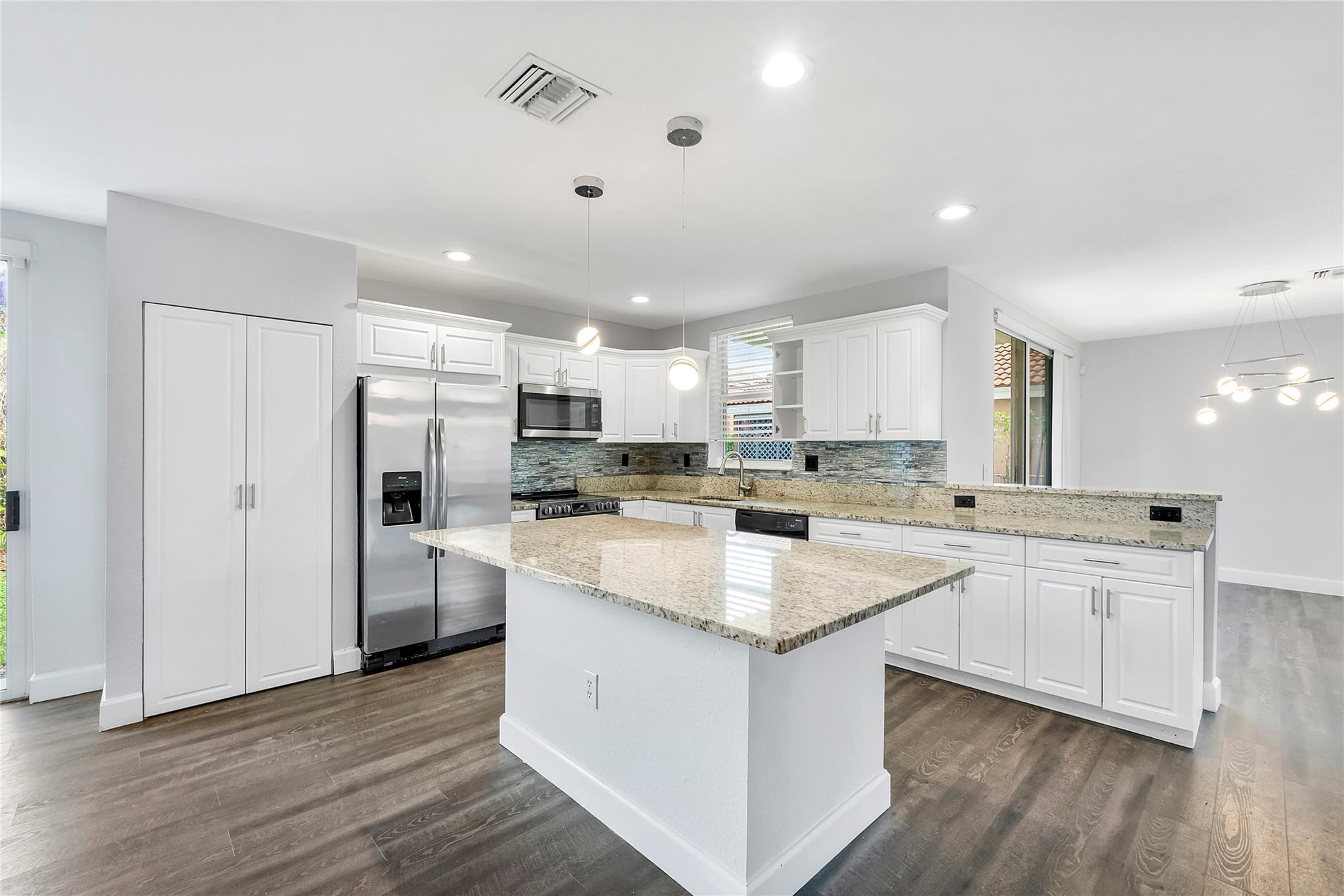 11571 NW 4th Mnr, Coral Springs, FL 33071