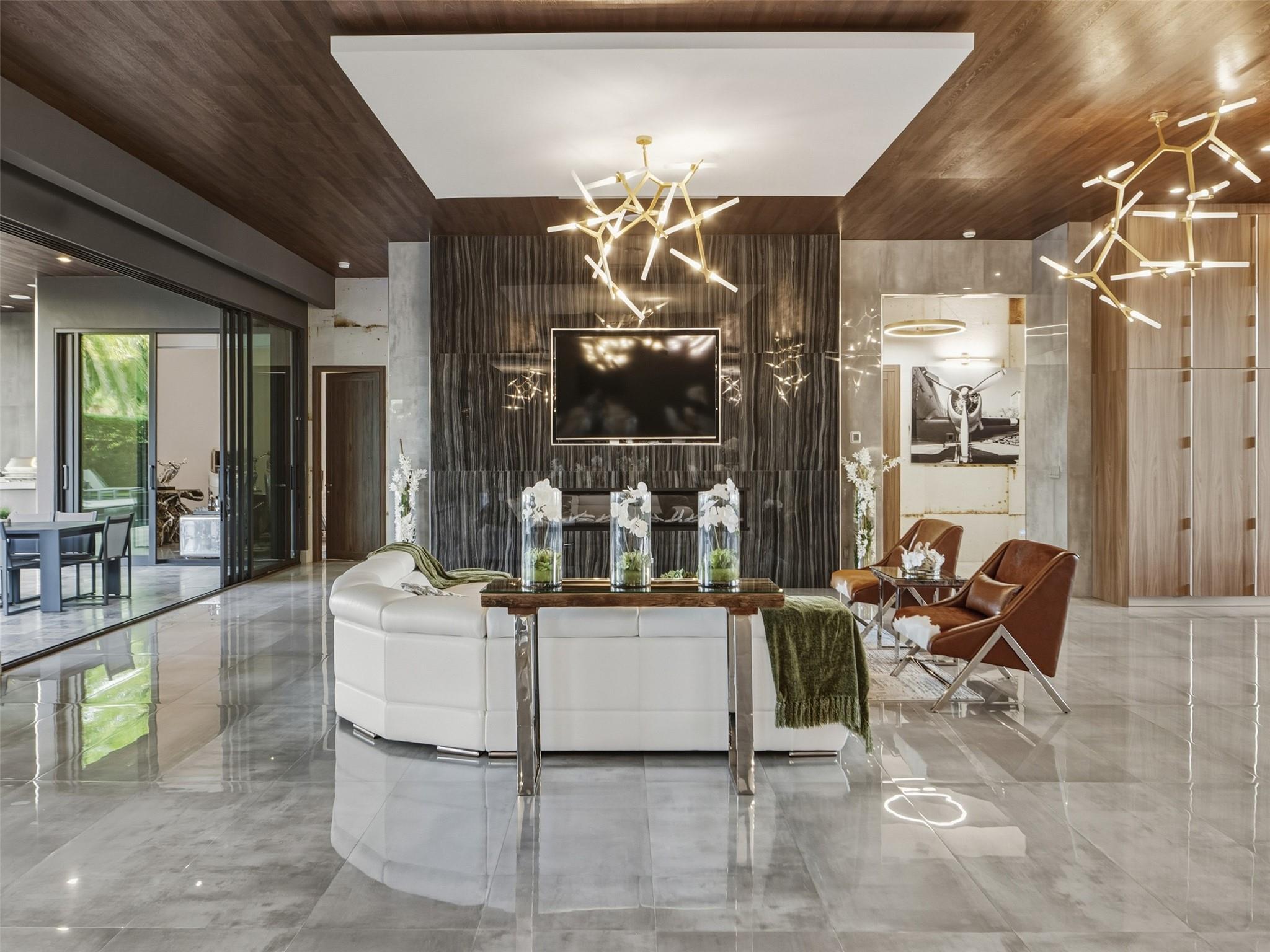 Open Living with Walls of Glass