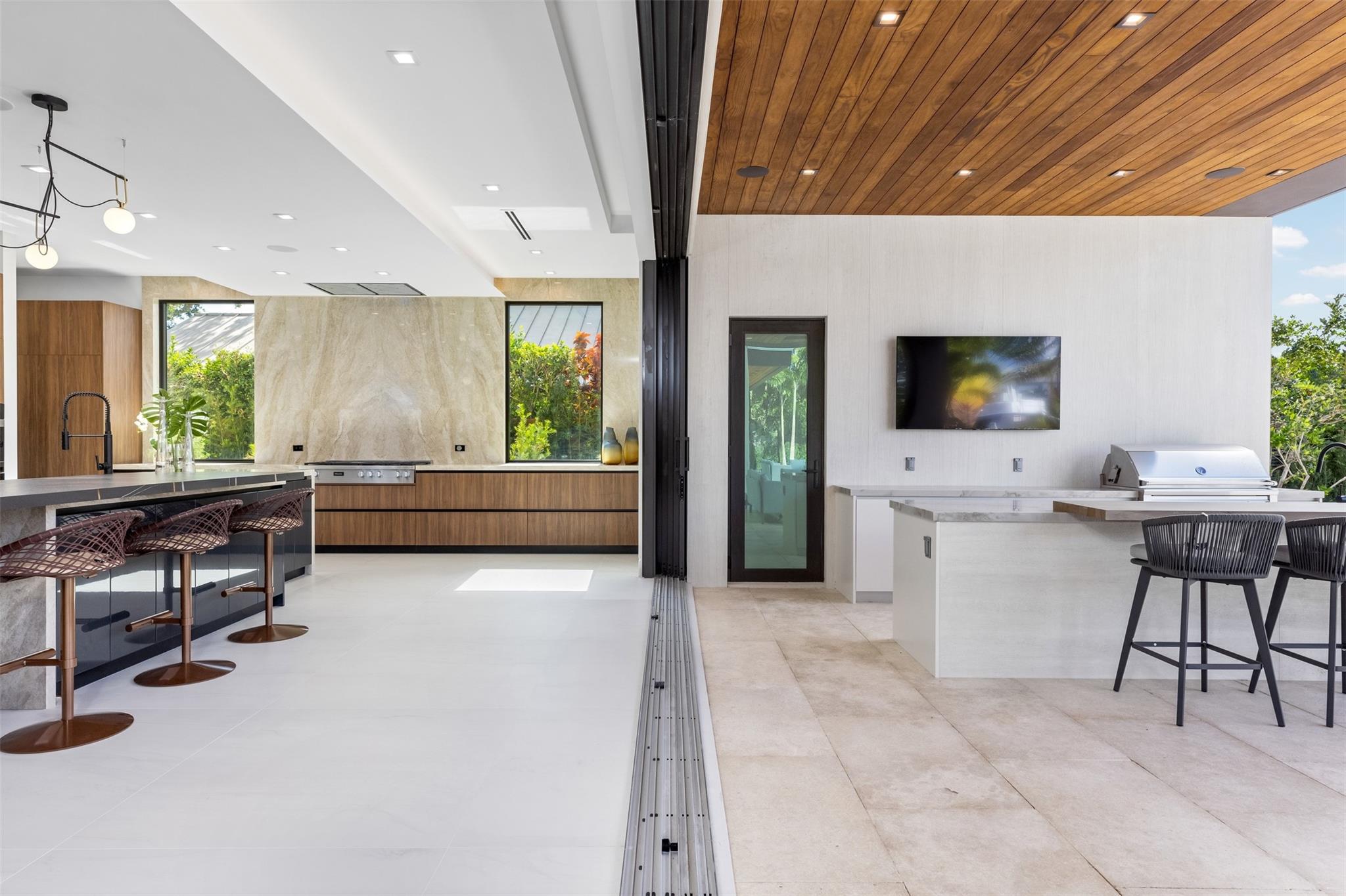 2733 NE 16th Street, Fort Lauderdale, FL 33304