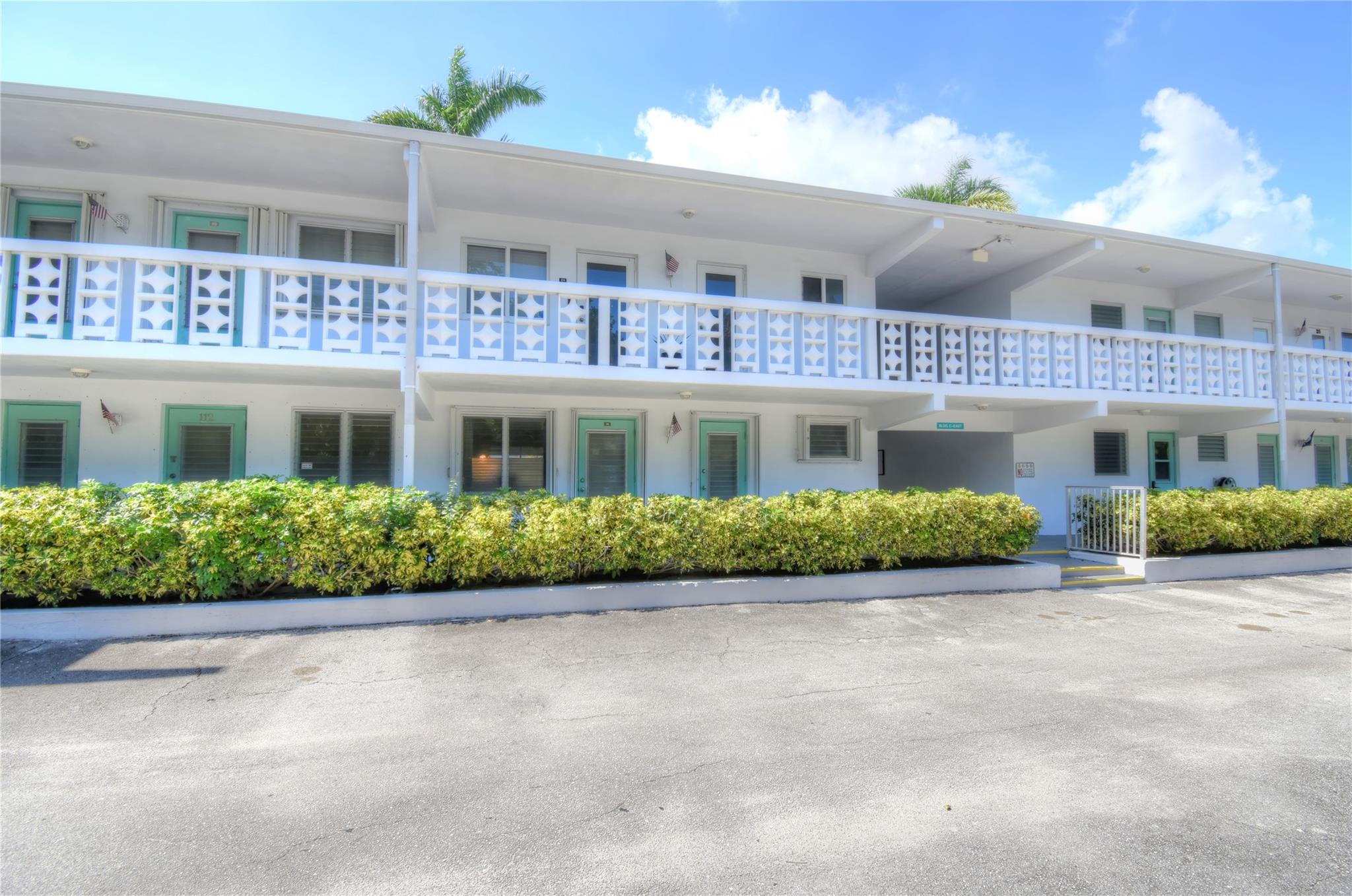 Photo for 2161 NE 42nd Court, 114, Lighthouse Point, FL 33064 - listing #FX-10535985 2161 NE 42nd Court, 114, Lighthouse Point, FL 33064