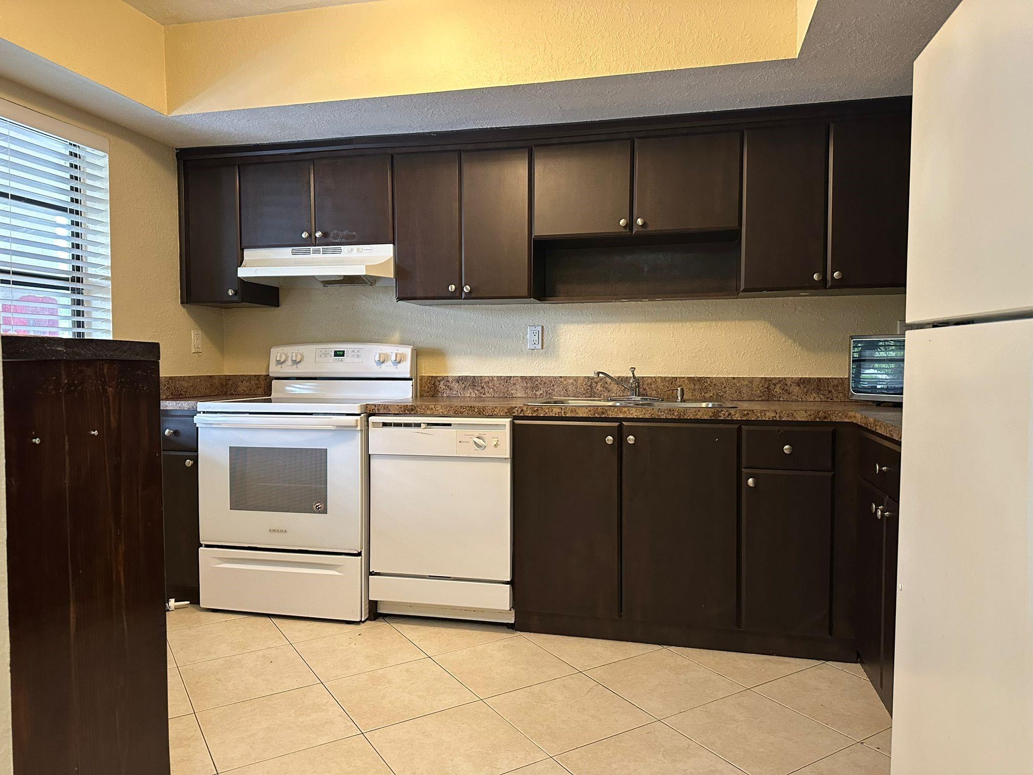 11676-1169 NW 45th Street 11676-11690, Coral Springs, FL 33065