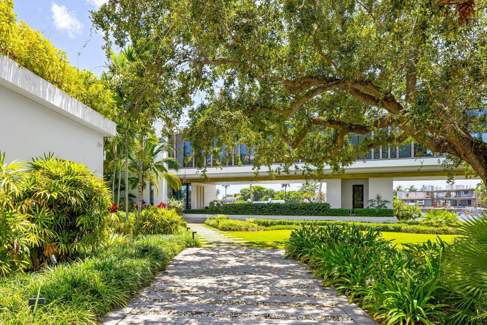 516 Mola Avenue, Fort Lauderdale, FL 33301