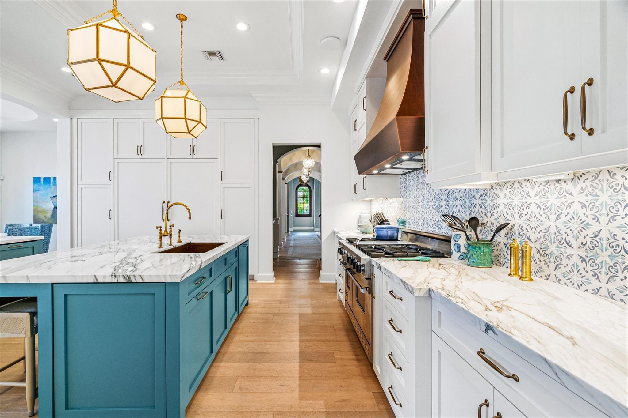 2530 Laguna Drive, Fort Lauderdale, FL 33316