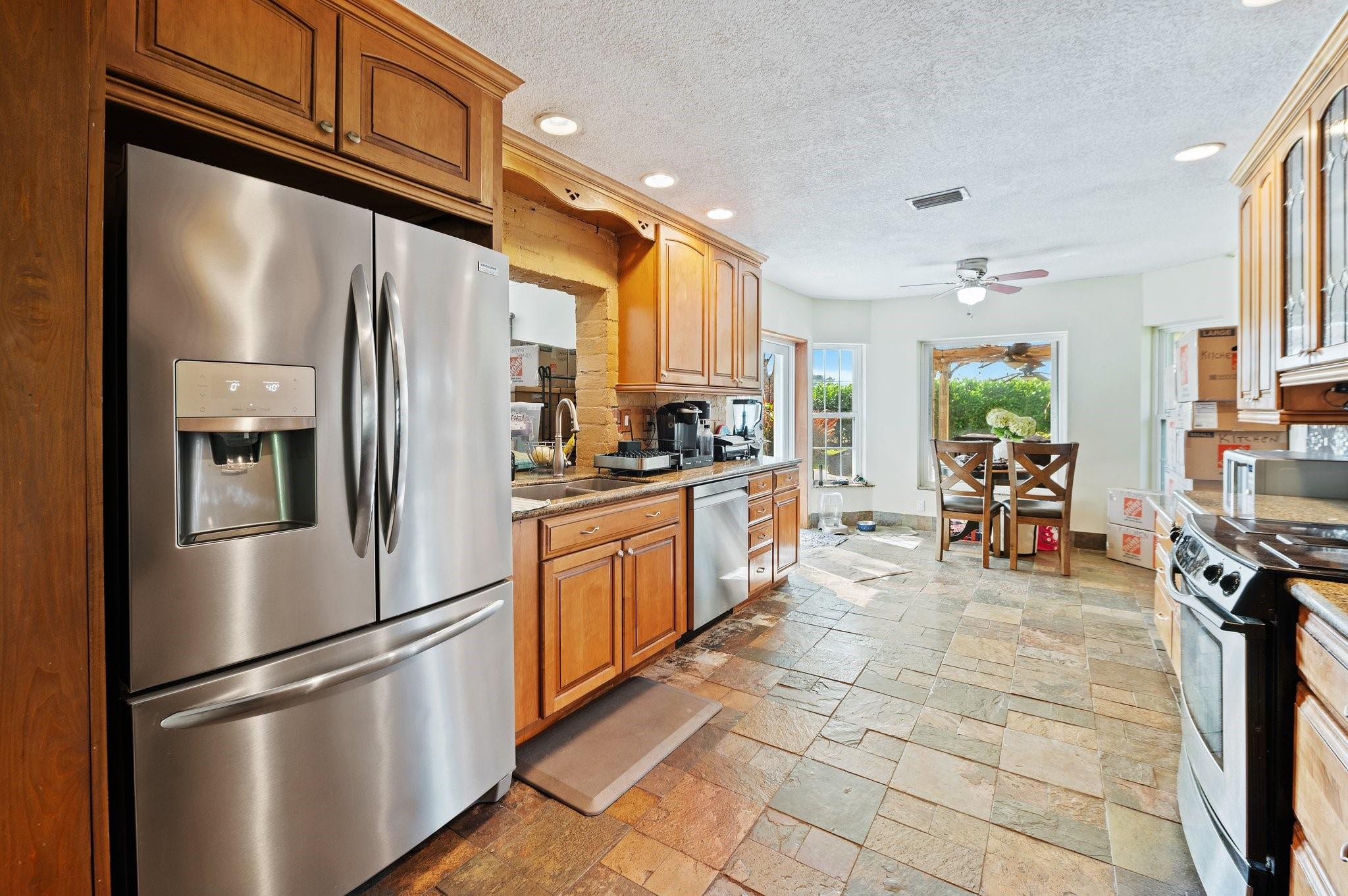 Photo for 10010 NW 11th Mnr, Coral Springs, FL 33071 - Listing #FX-10497303 10010 NW 11th Mnr, Coral Springs, FL 33071