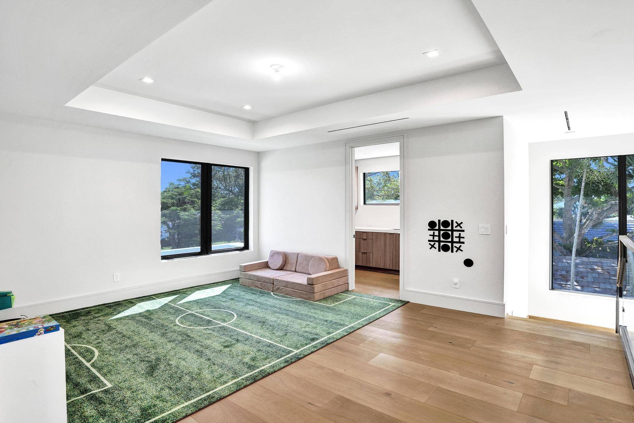 7 Seneca Road, Sea Ranch Lakes, FL 33308