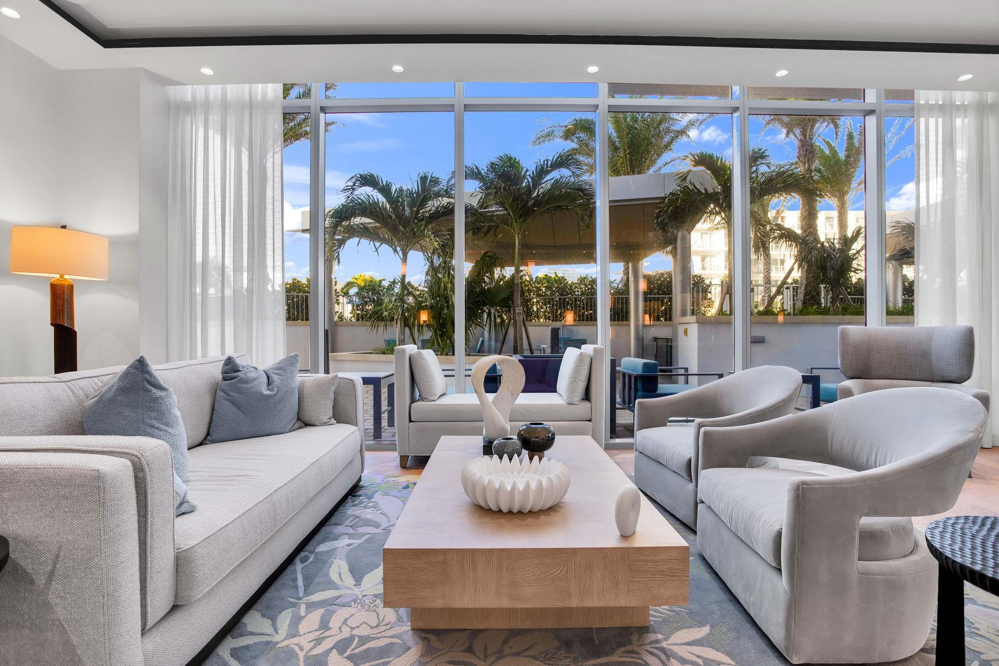 Season Gathering Lounge