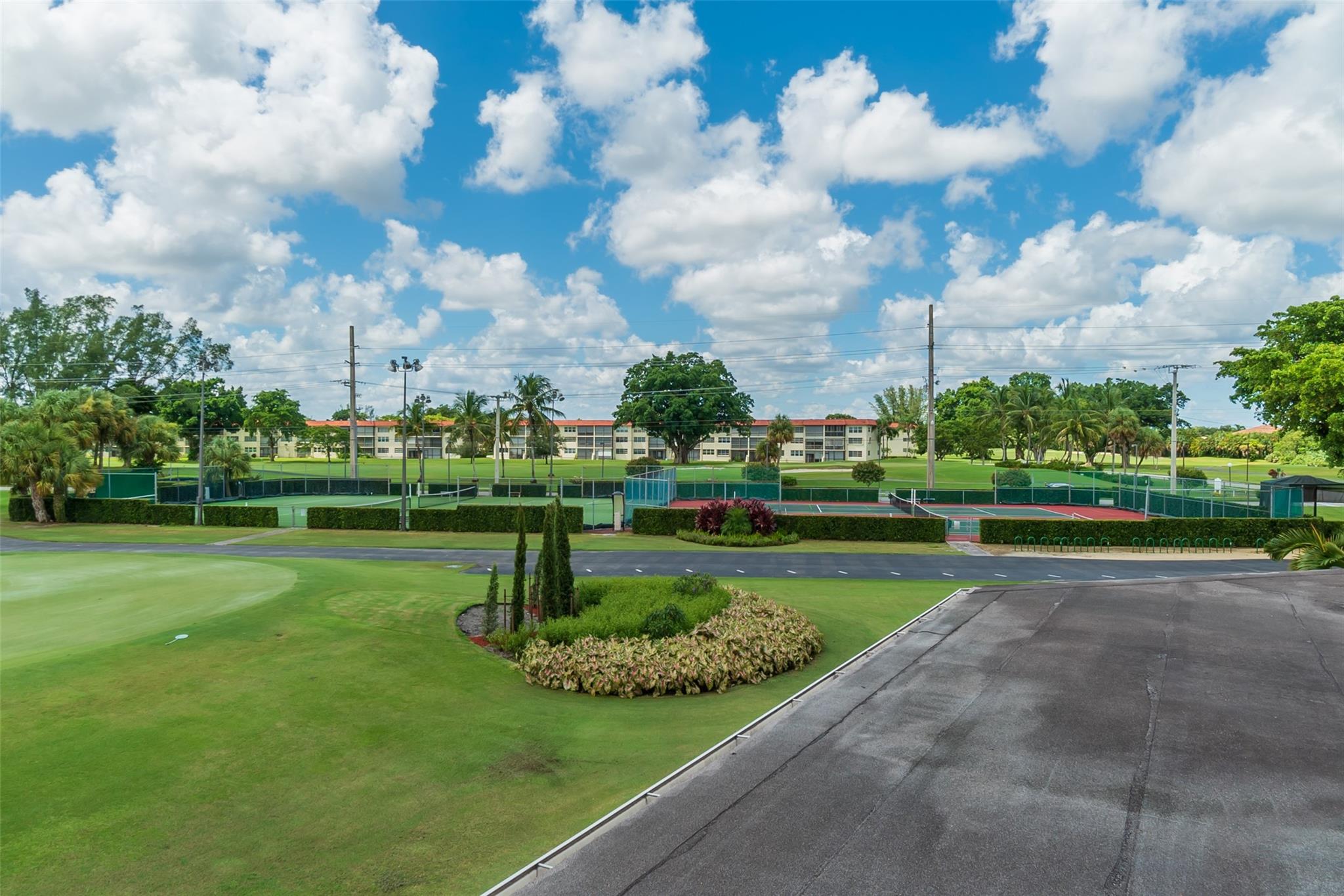 Photo for 8900 Washington Boulevard, 506B, Pembroke Pines, FL 33025 - Listing #FX-10484168 8900 Washington Boulevard, 506B, Pembroke Pines, FL 33025