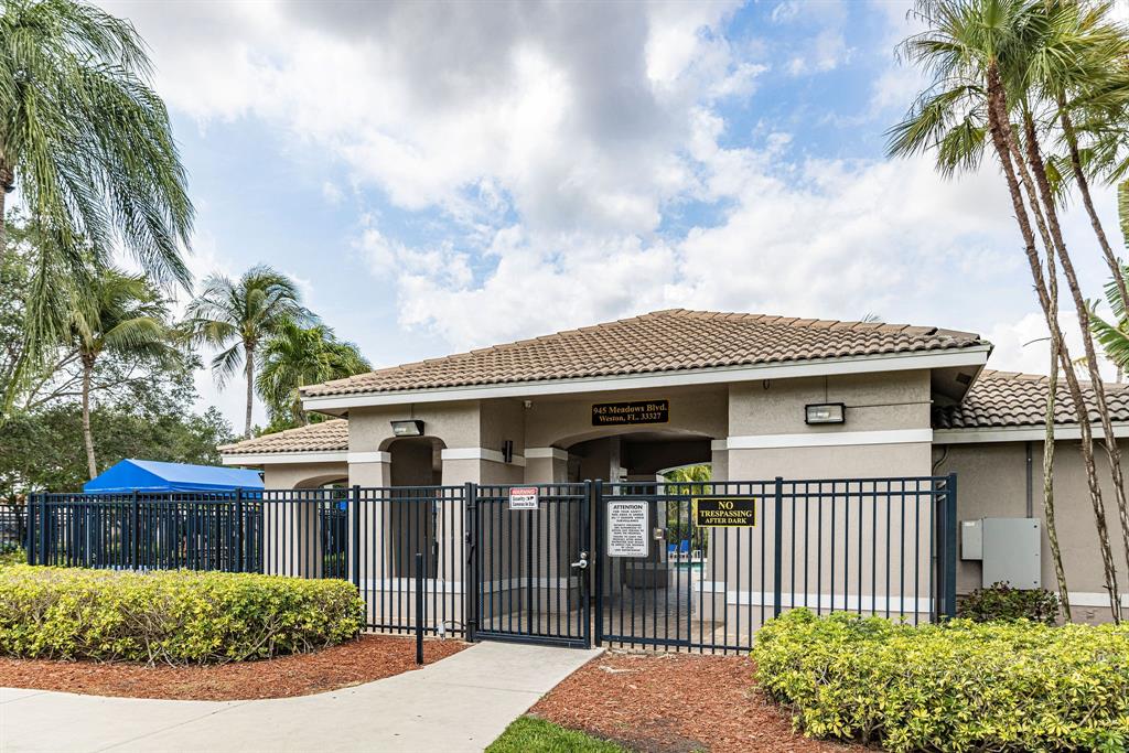 Photo for 1104 Hidden Valley Way, Weston, FL 33327 - Listing #FX-10435153 1104 Hidden Valley Way, Weston, FL 33327