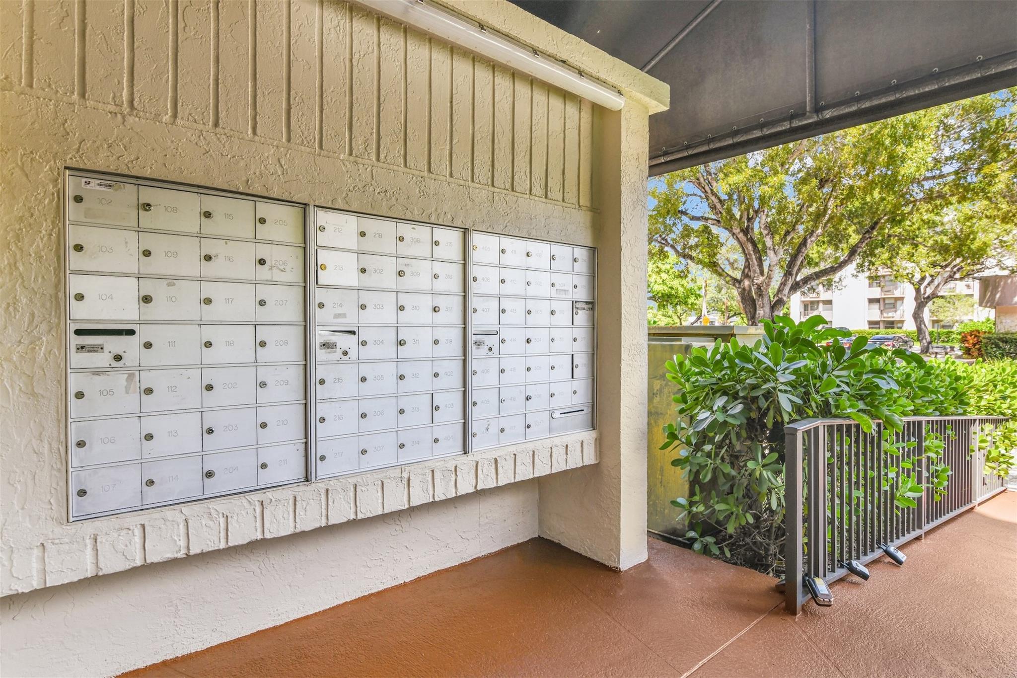 2701 Riverside Drive 305-B, Coral Springs, FL 33065