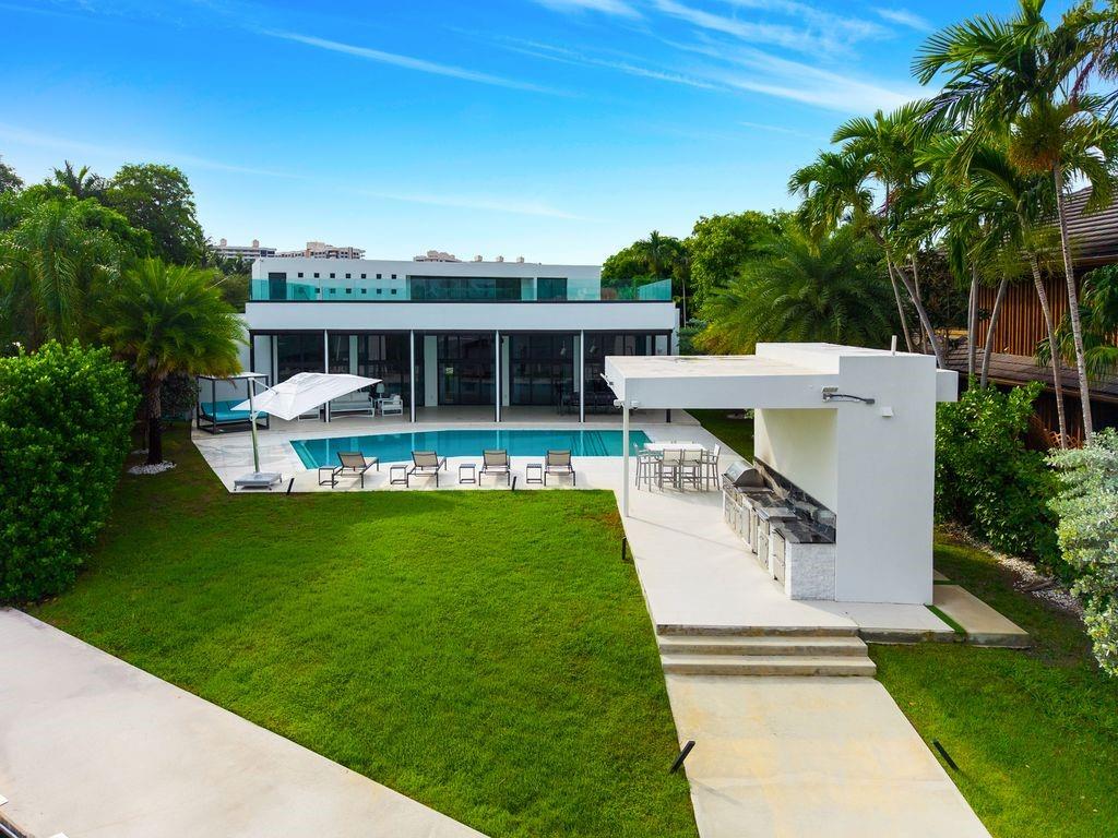 19 Gatehouse Road, Sea Ranch Lakes, FL 33308