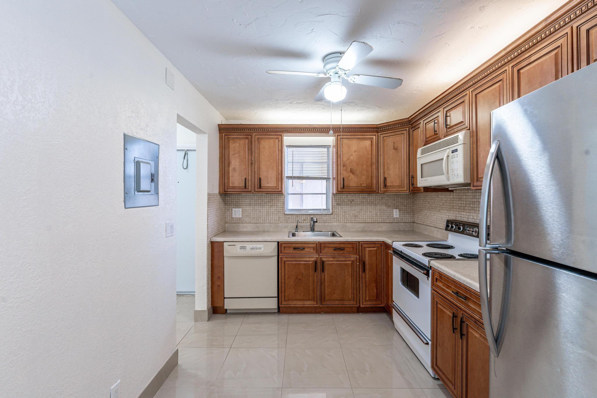 Photo for 2551 Aragon Boulevard, 406, Sunrise, FL 33322 - listing #FX-10533826 2551 Aragon Boulevard, 406, Sunrise, FL 33322