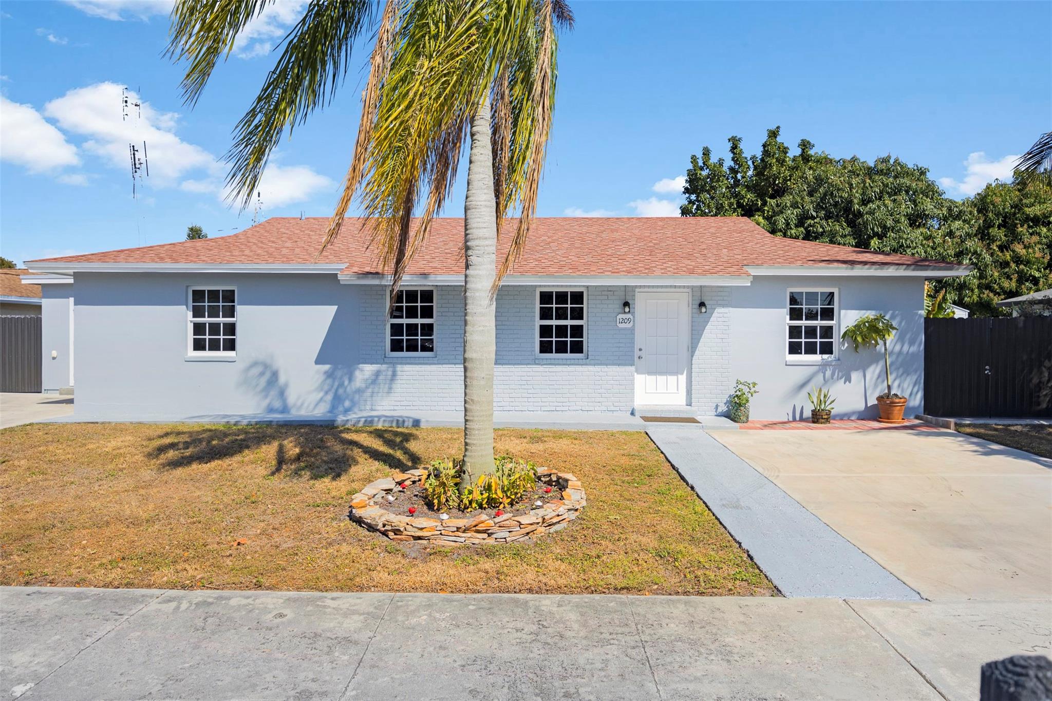 Photo for 1209 W Broward Street, Lantana, FL 33462 - listing #FX-10552375 1209 W Broward Street, Lantana, FL 33462