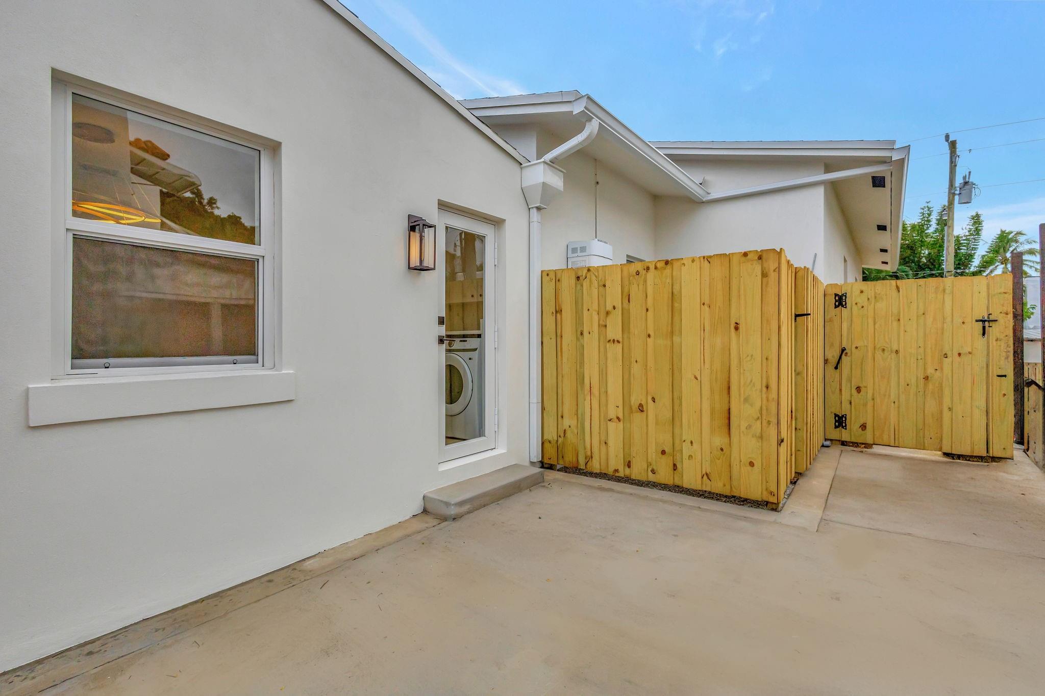 Side Entrance/Side Gate to Backyard
