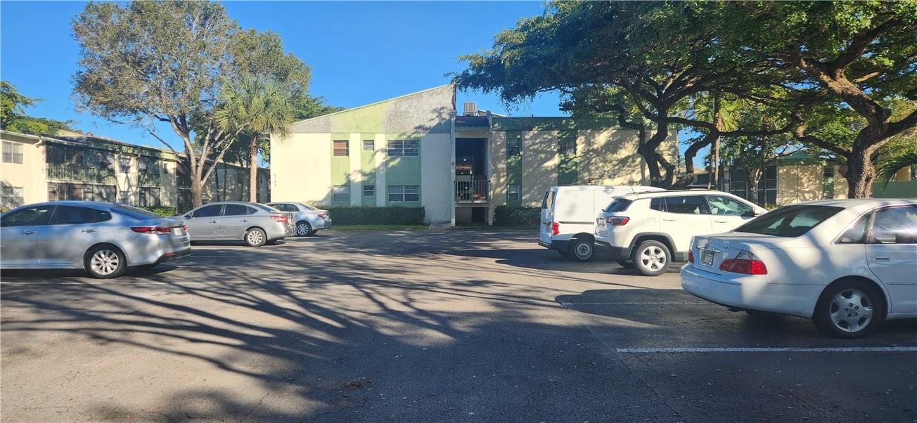 Photo for 4143 NW 90th Avenue 105, Coral Springs, FL 33065 - Listing #FX-10549896 4143 NW 90th Avenue 105, Coral Springs, FL 33065