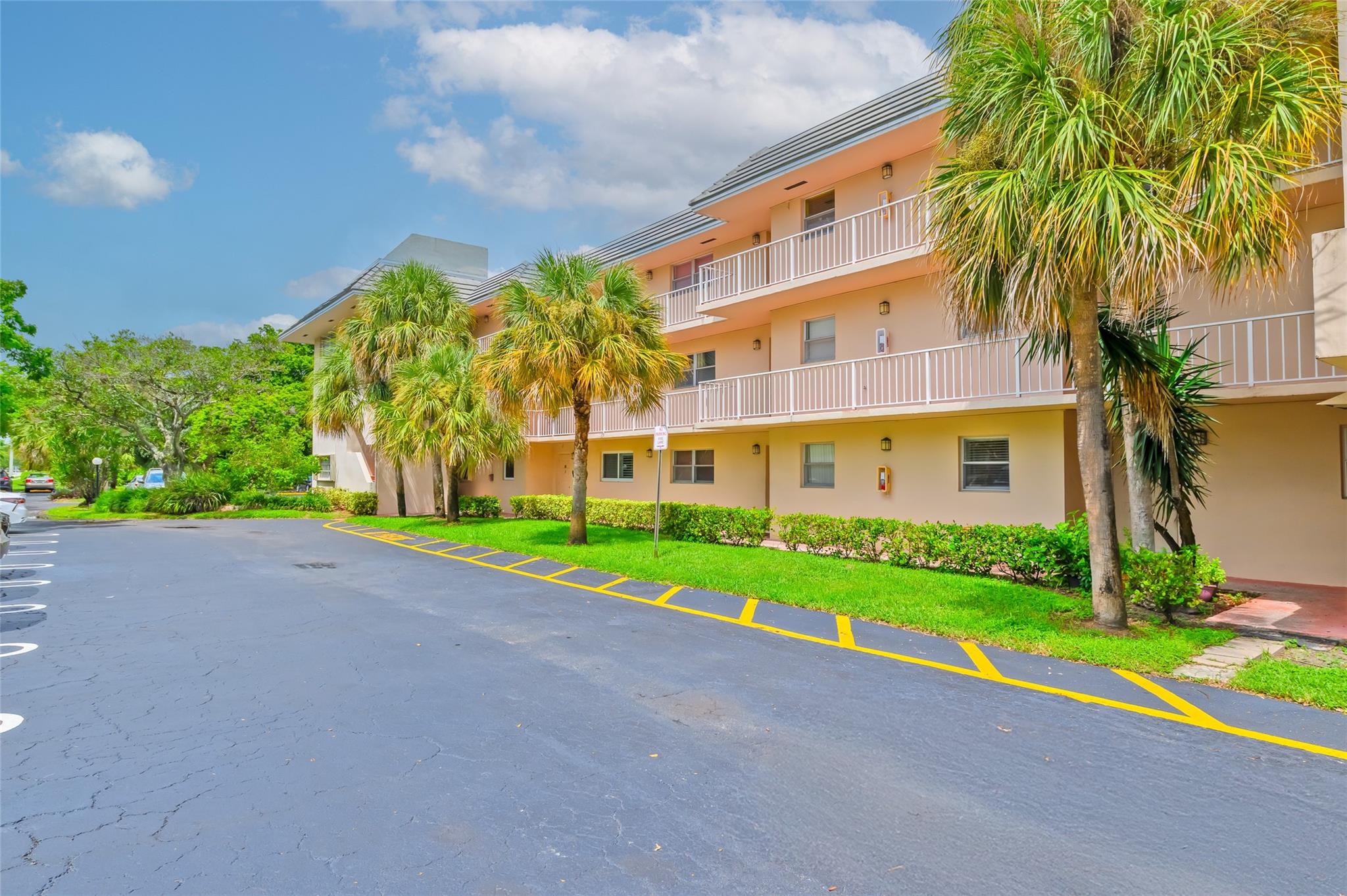 2850 S Forest Hills Boulevard 105, Coral Springs, FL 33065