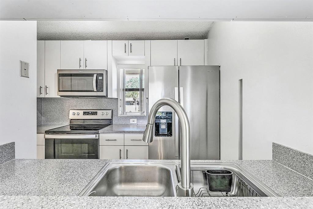 911 Twin Lakes Drive 3-N, Coral Springs, FL 33071