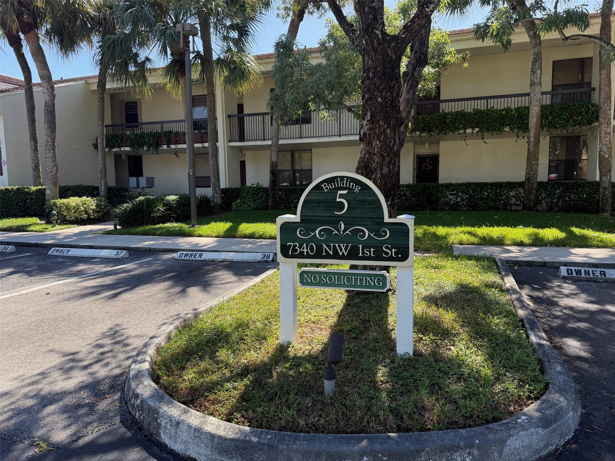 Photo for 7340 NW 1st Street, 102, Plantation, FL 33317 - listing #FX-10533898 7340 NW 1st Street, 102, Plantation, FL 33317