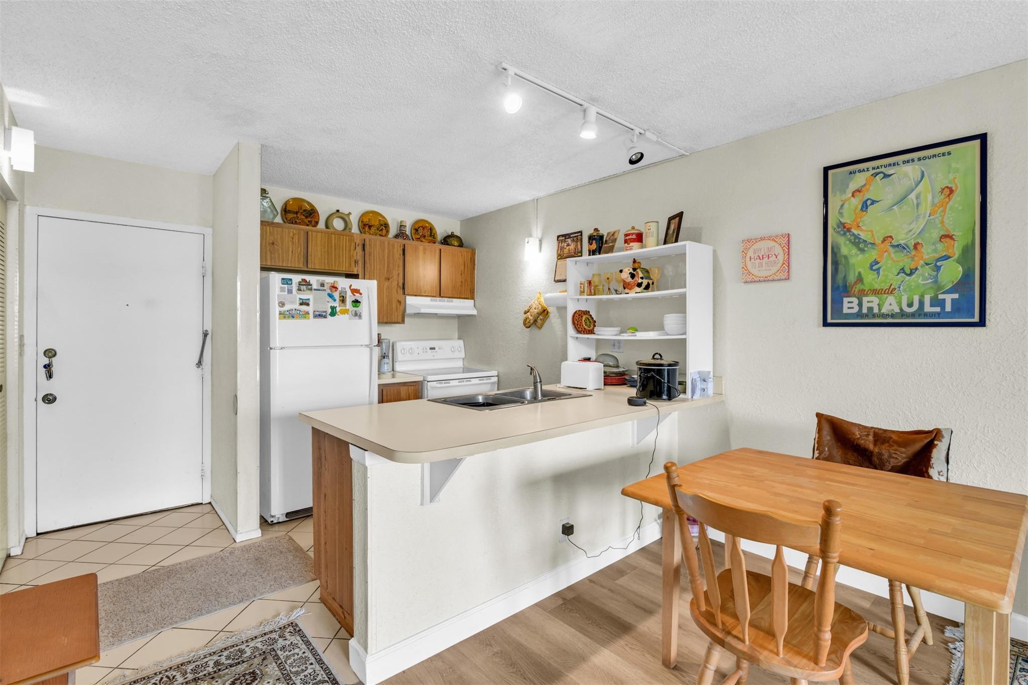 2701 Riverside Drive 305-B, Coral Springs, FL 33065