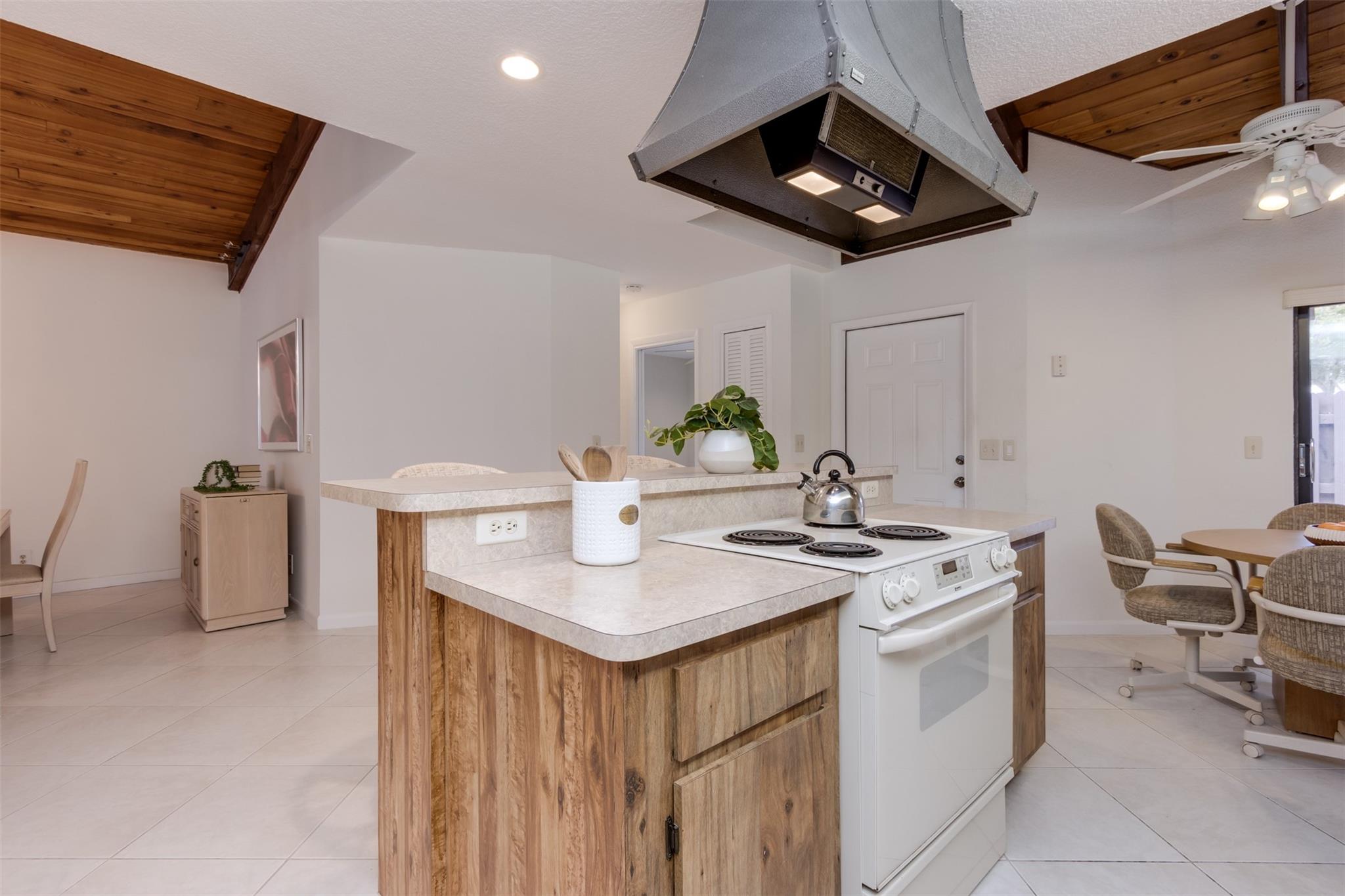 450 Briarwood Circle 2, Hollywood, FL 33024