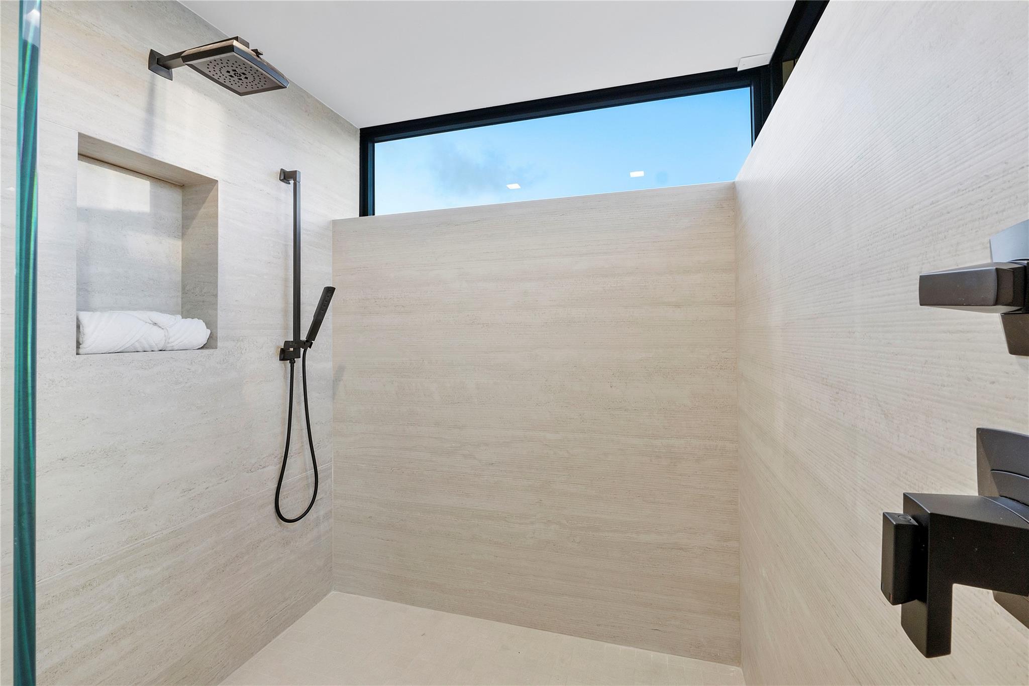 2880 NE 28th Street, Fort Lauderdale, FL 33306