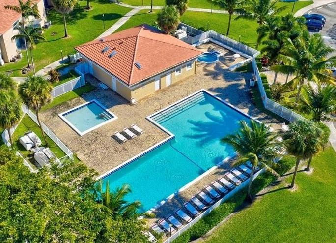 848 Twin Lakes Drive 19-G, Coral Springs, FL 33071