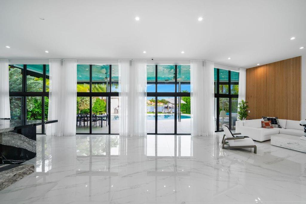 19 Gatehouse Road, Sea Ranch Lakes, FL 33308