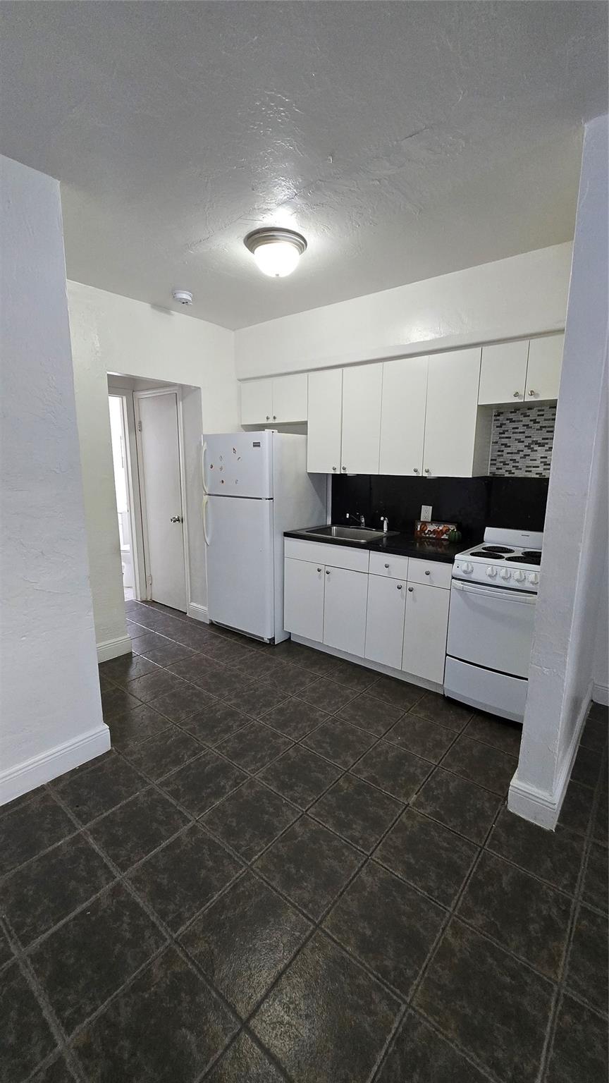 Photo for 1012 NW 2nd Avenue, 2, Hallandale Beach, FL 33009 - listing #FX-10534039 1012 NW 2nd Avenue, 2, Hallandale Beach, FL 33009