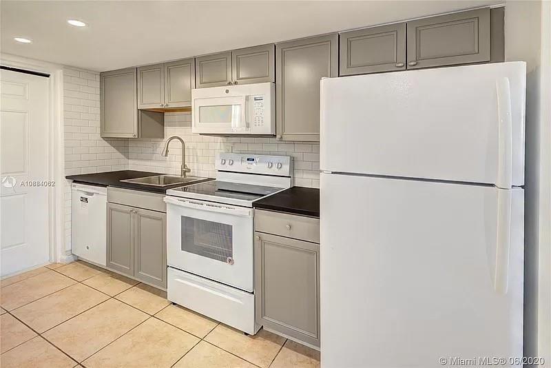 Photo for 4121 NW 26th Street, T14 T14, Lauderhill, FL 33313 - listing #FX-10537904 4121 NW 26th Street, T14 T14, Lauderhill, FL 33313