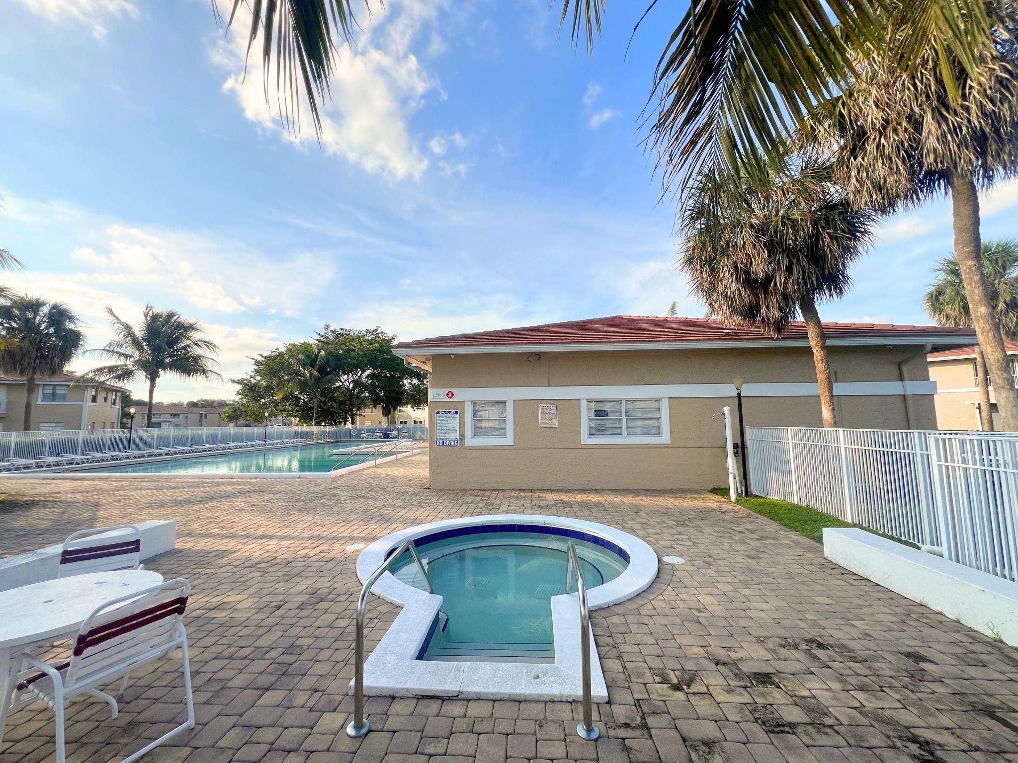 843 Twin Lakes Drive 30B, Coral Springs, FL 33071