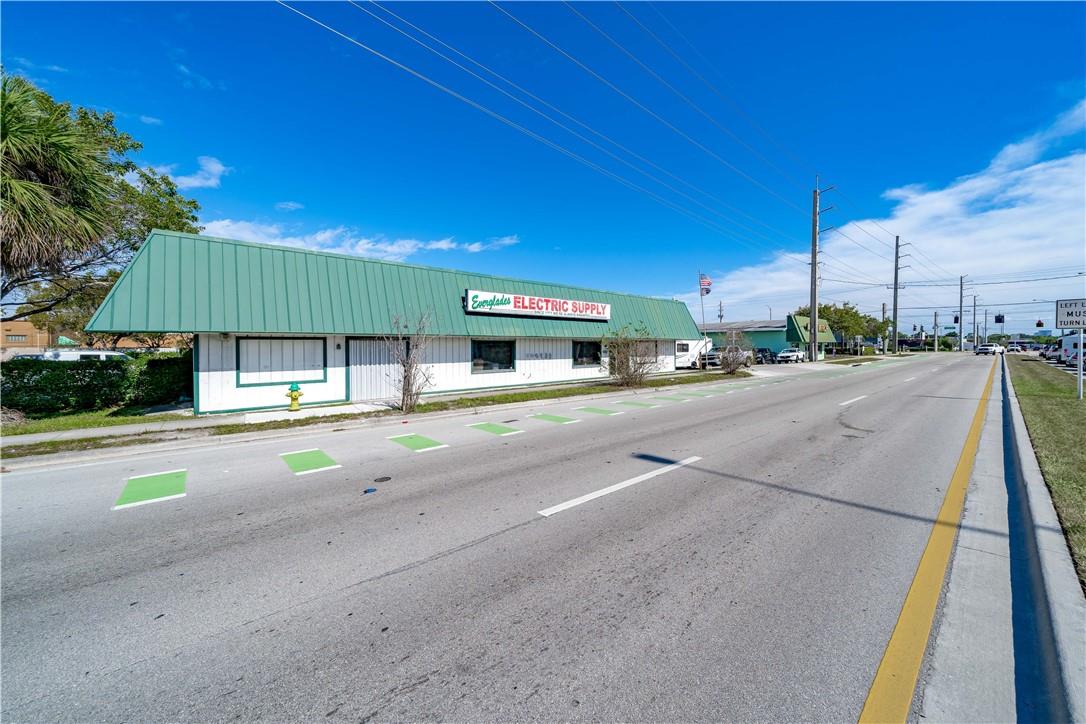 841 NE 44th Street, Oakland Park, FL 33334