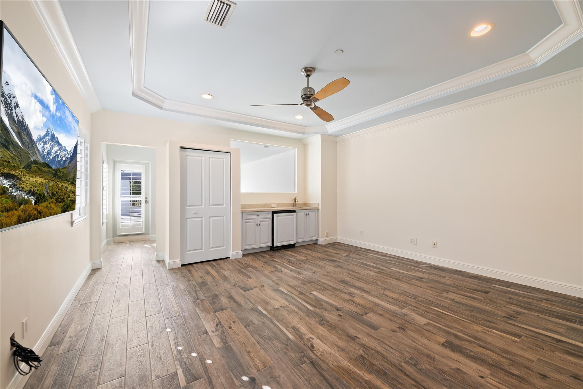 4th bedroom/Entertainment center